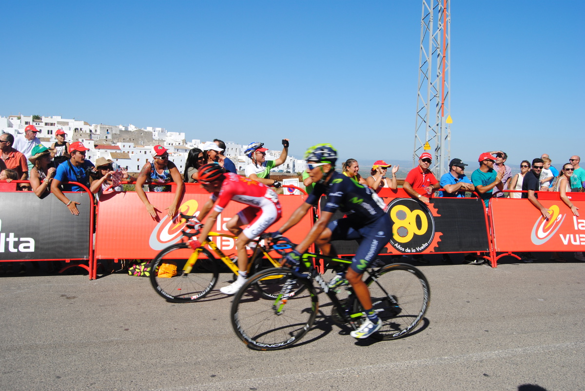 Nairo Quintana tras cruzar la meta en Vejer