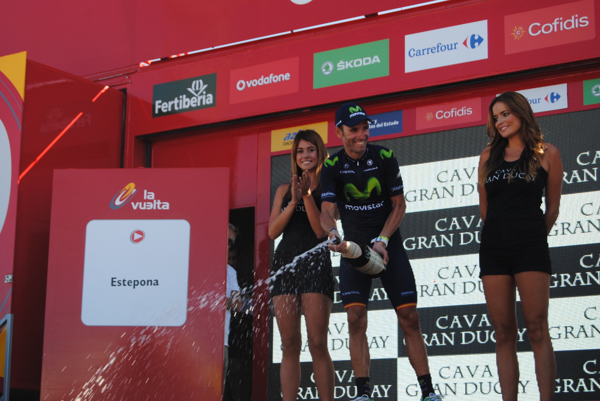 Valverde festeja el triunfo de etapa