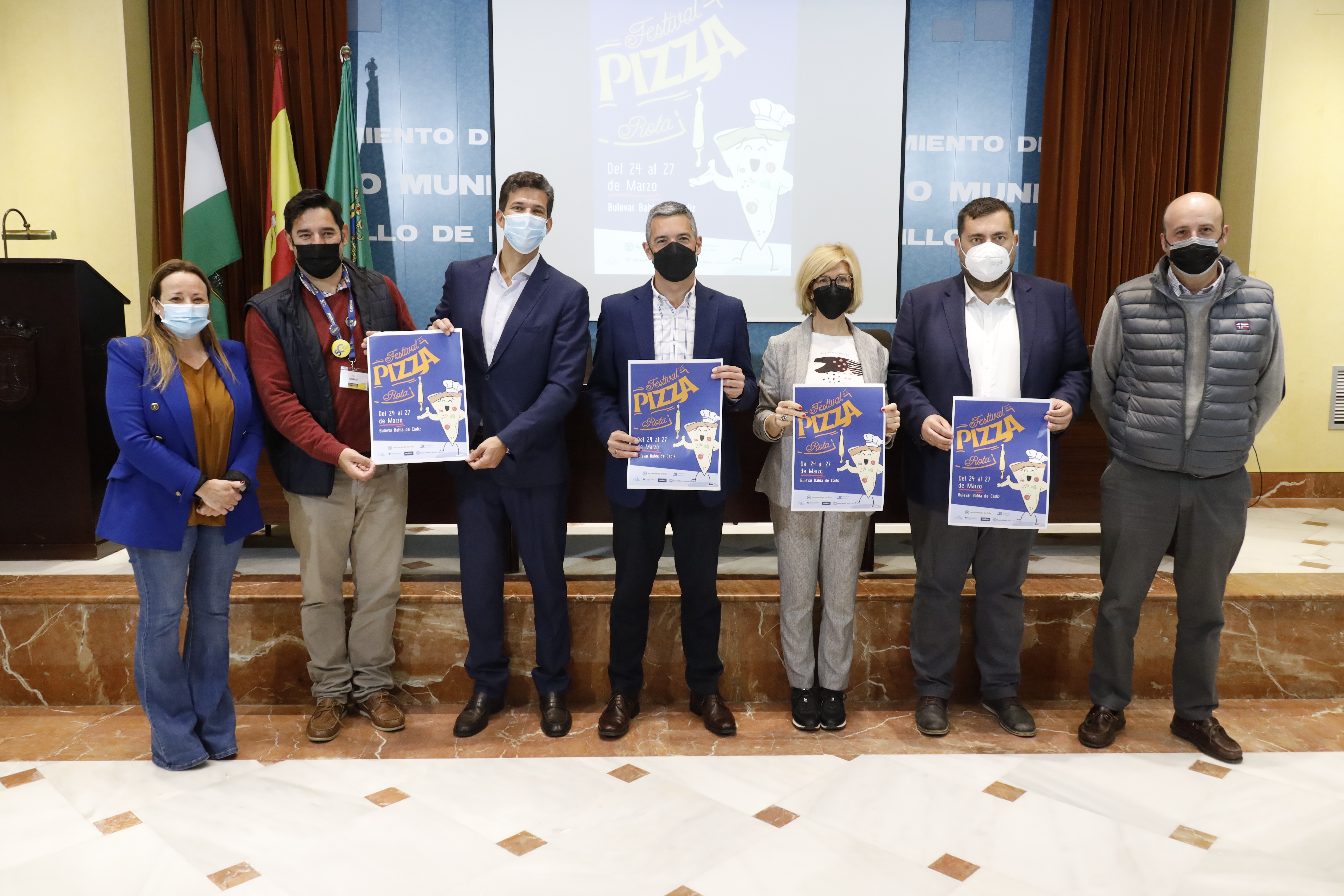 Foto de familia presentación de la III Feria de la Pizza de Rota