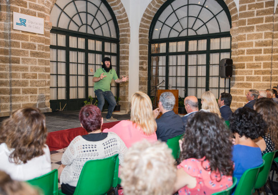la actuación durante la presentación