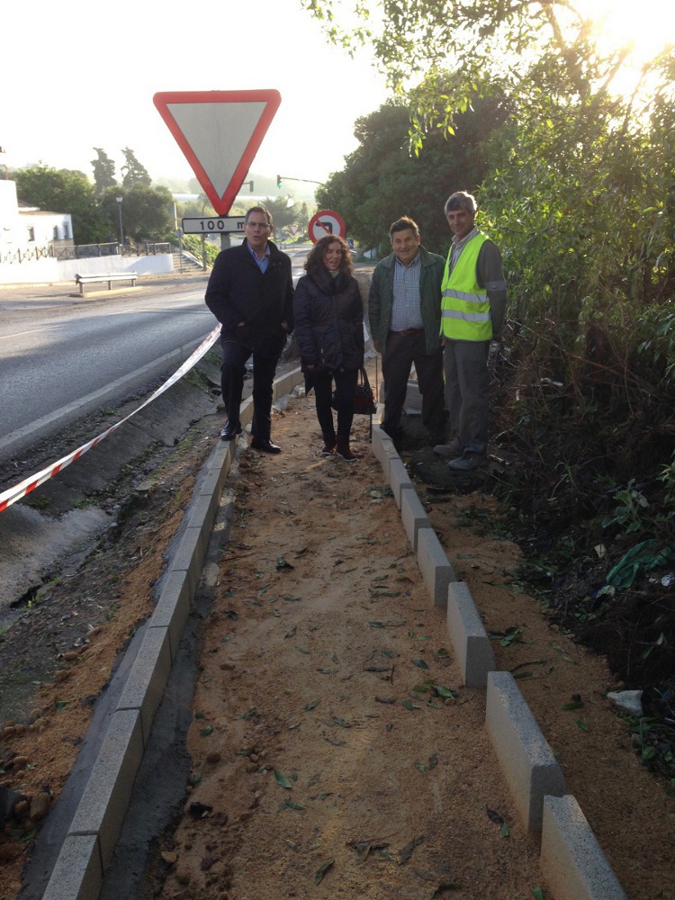 Nuevo acerado en la barriada rural de Los Albarizones en Jerez
