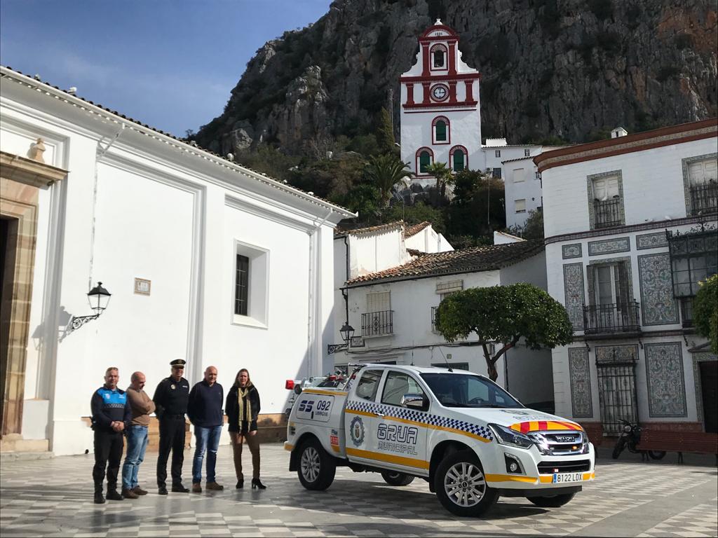 grúa del Ayuntamiento de Ubrique