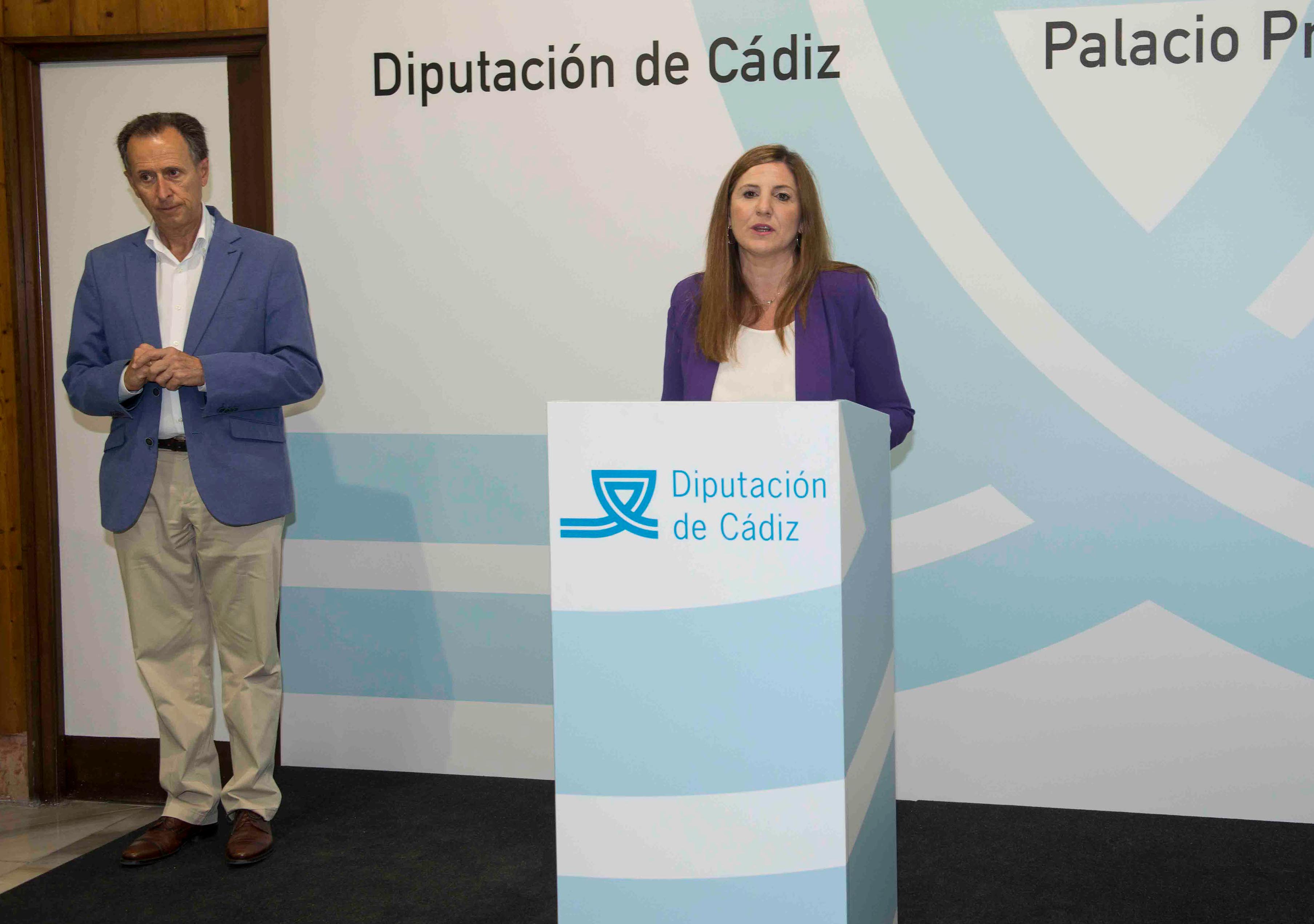 Irene Garcia comparece en rueda de prensa junto a Jose Maria Roman
