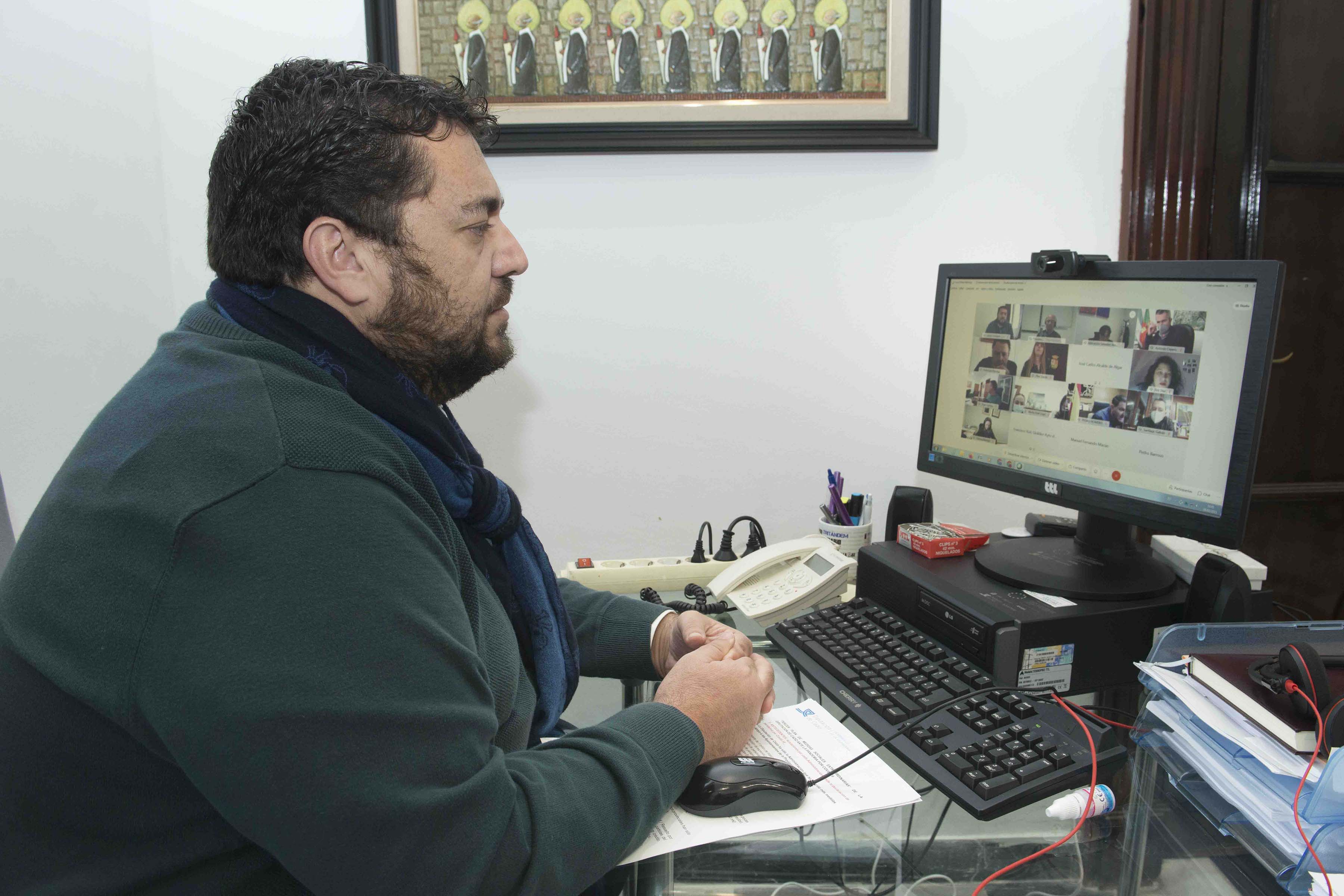 Jaime Armario en videconferencia con ayuntamientos para presentar el plan de medidas sociales