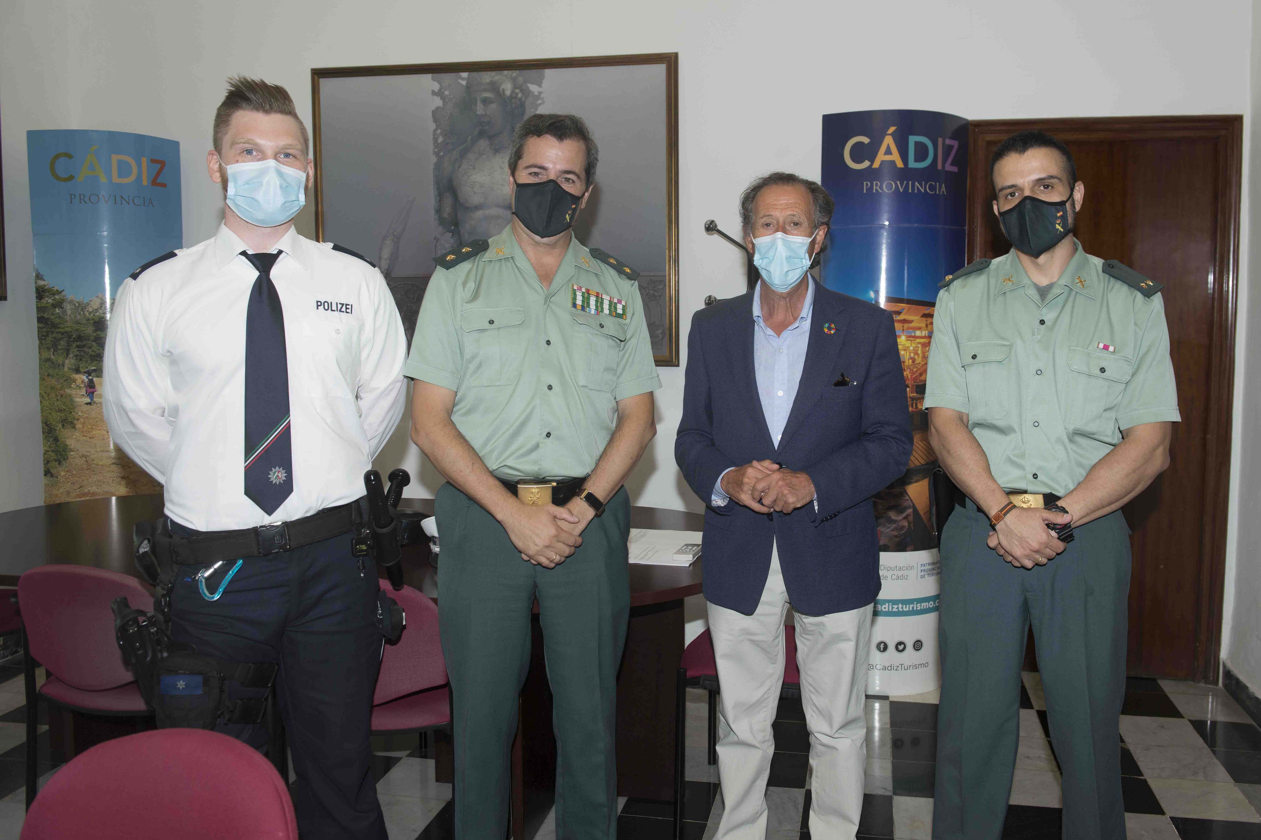 Jose Maria Roman con Guardia Civil y policia aleman