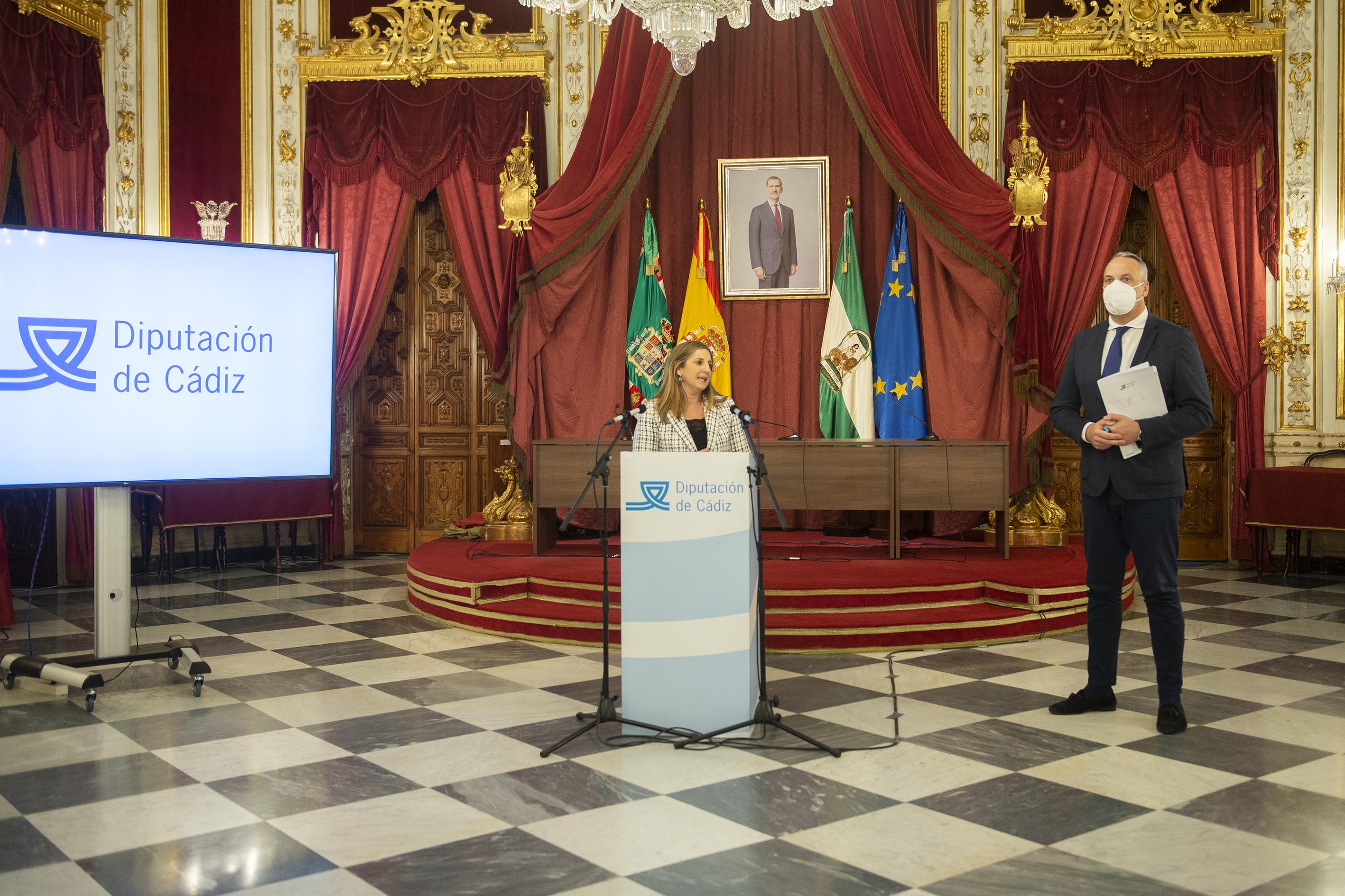 Irene Garcia presenta el proyecto de presupuestos junto a Ruiz Boix