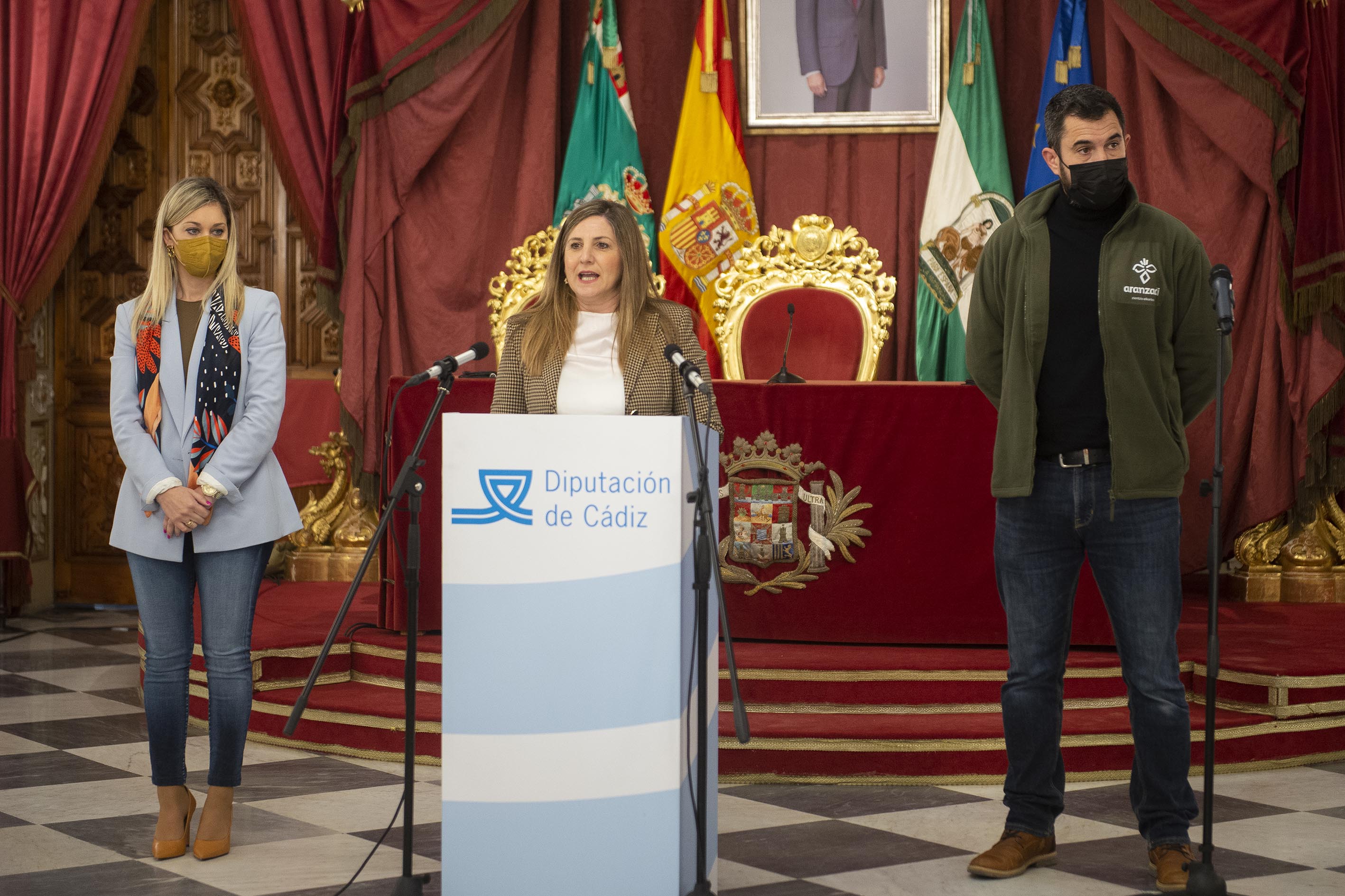 Irene Garcia con Lucia Trujillo y Jesus Roman