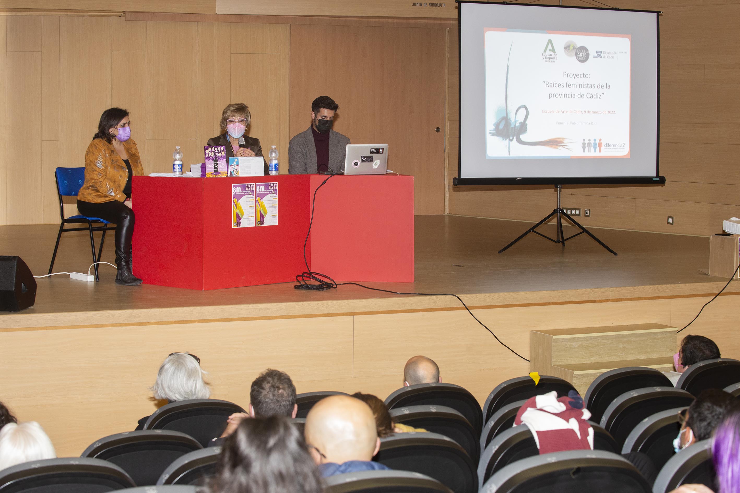 escuela de artes raíces feministas