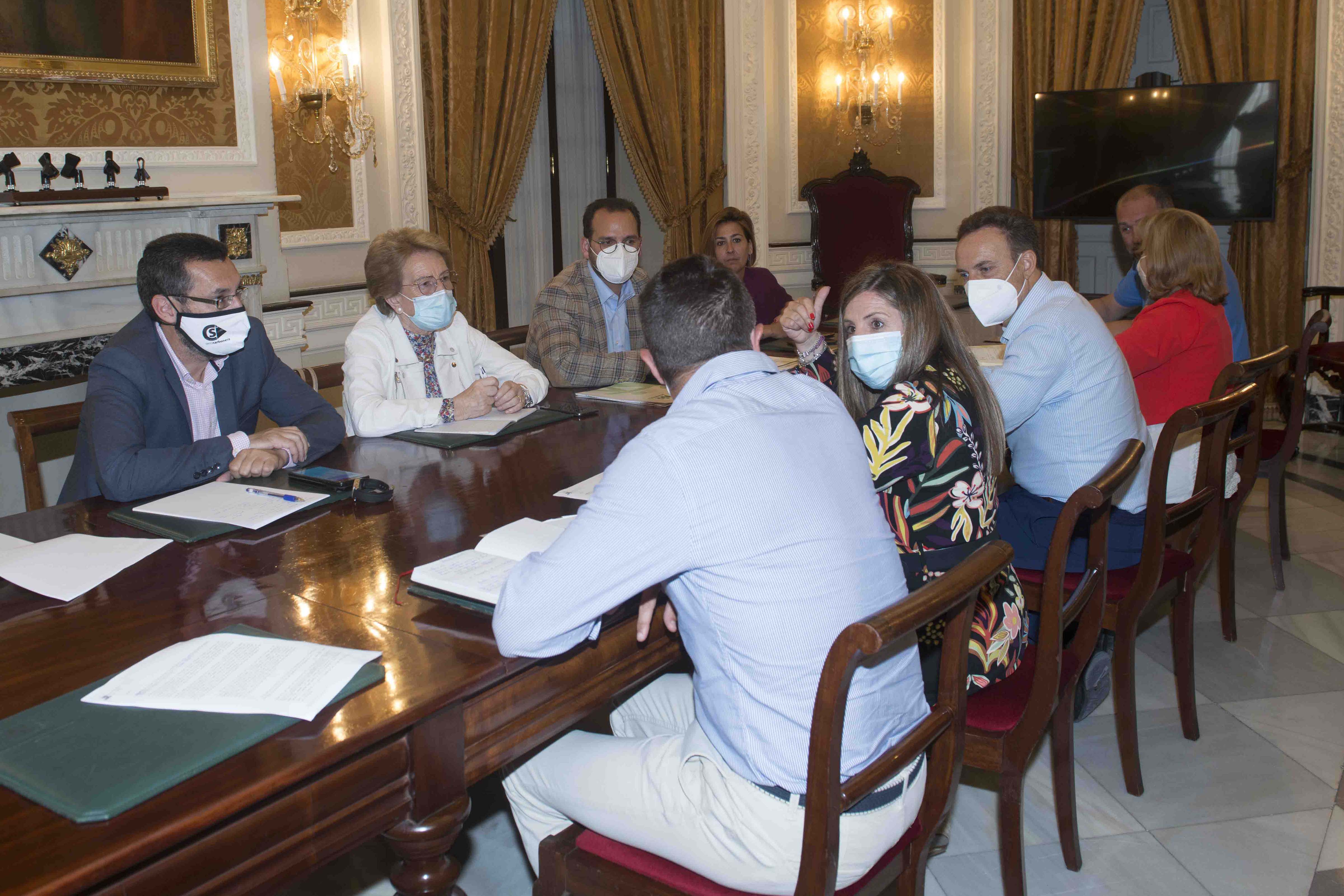 Encuentro sobre el centro integral al mayor de La Linea