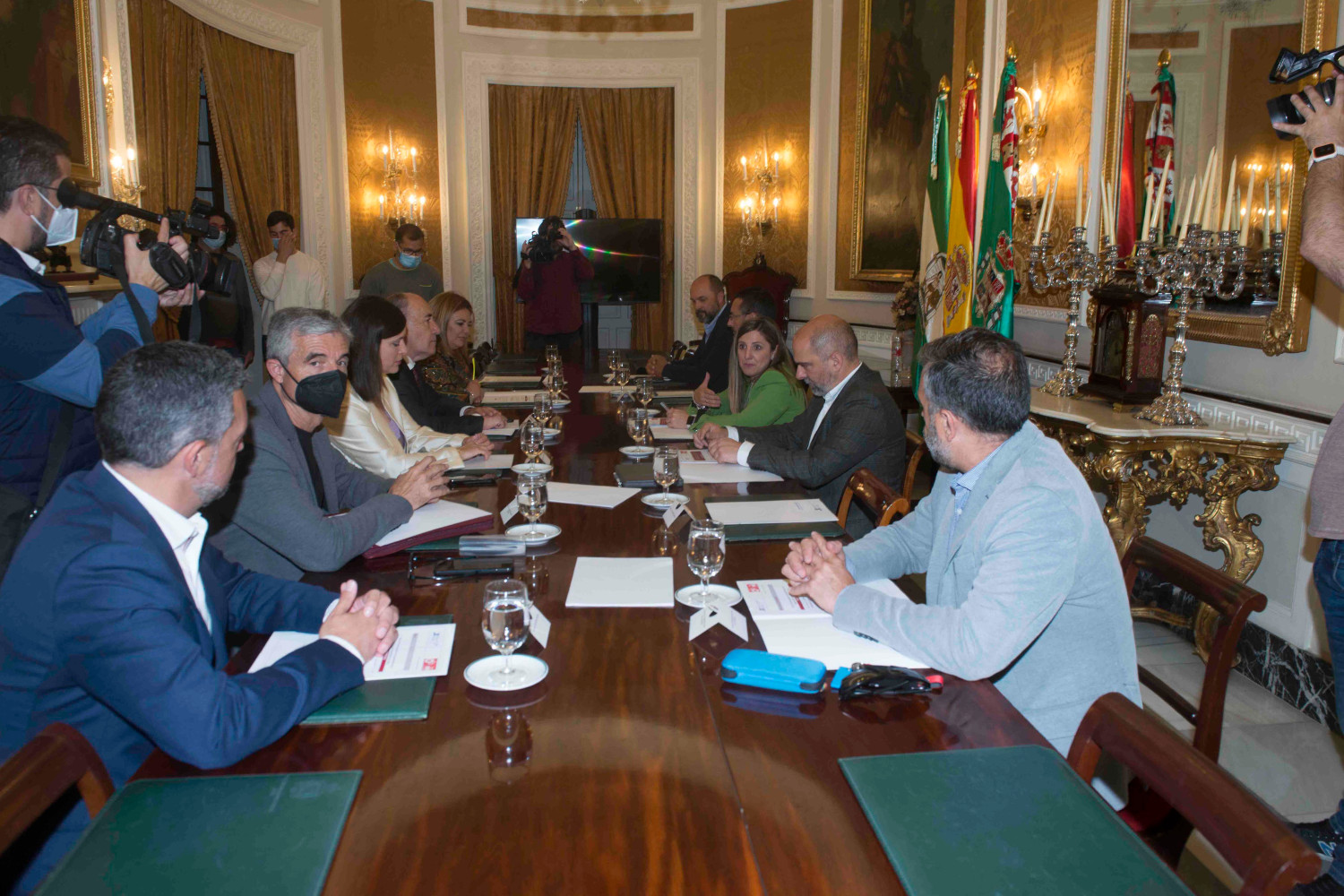 Irene Garcia con alcaldes y alcaldesas de municipios de mayor poblacion