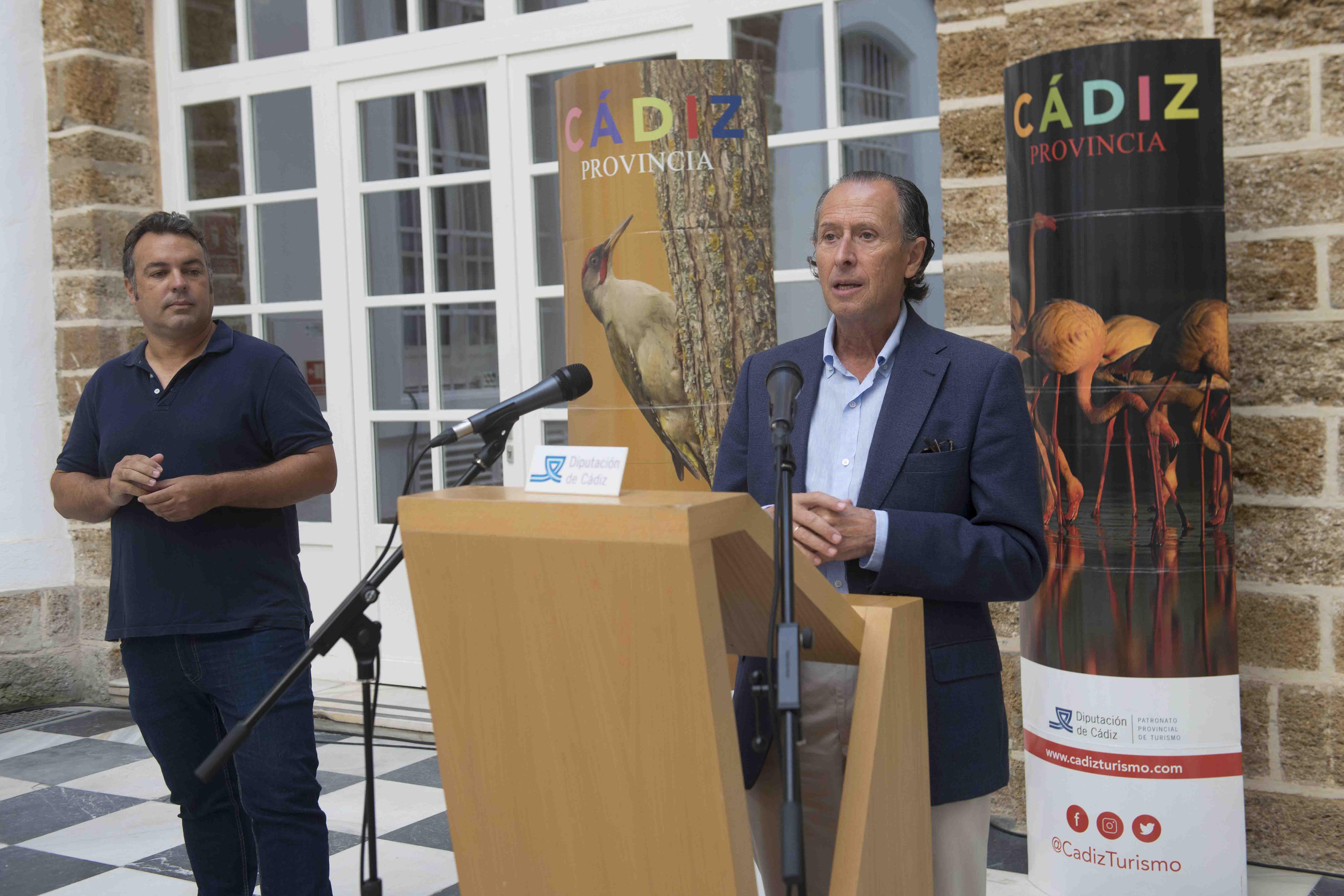José María román presenta la presencia de Cádiz en la feria
