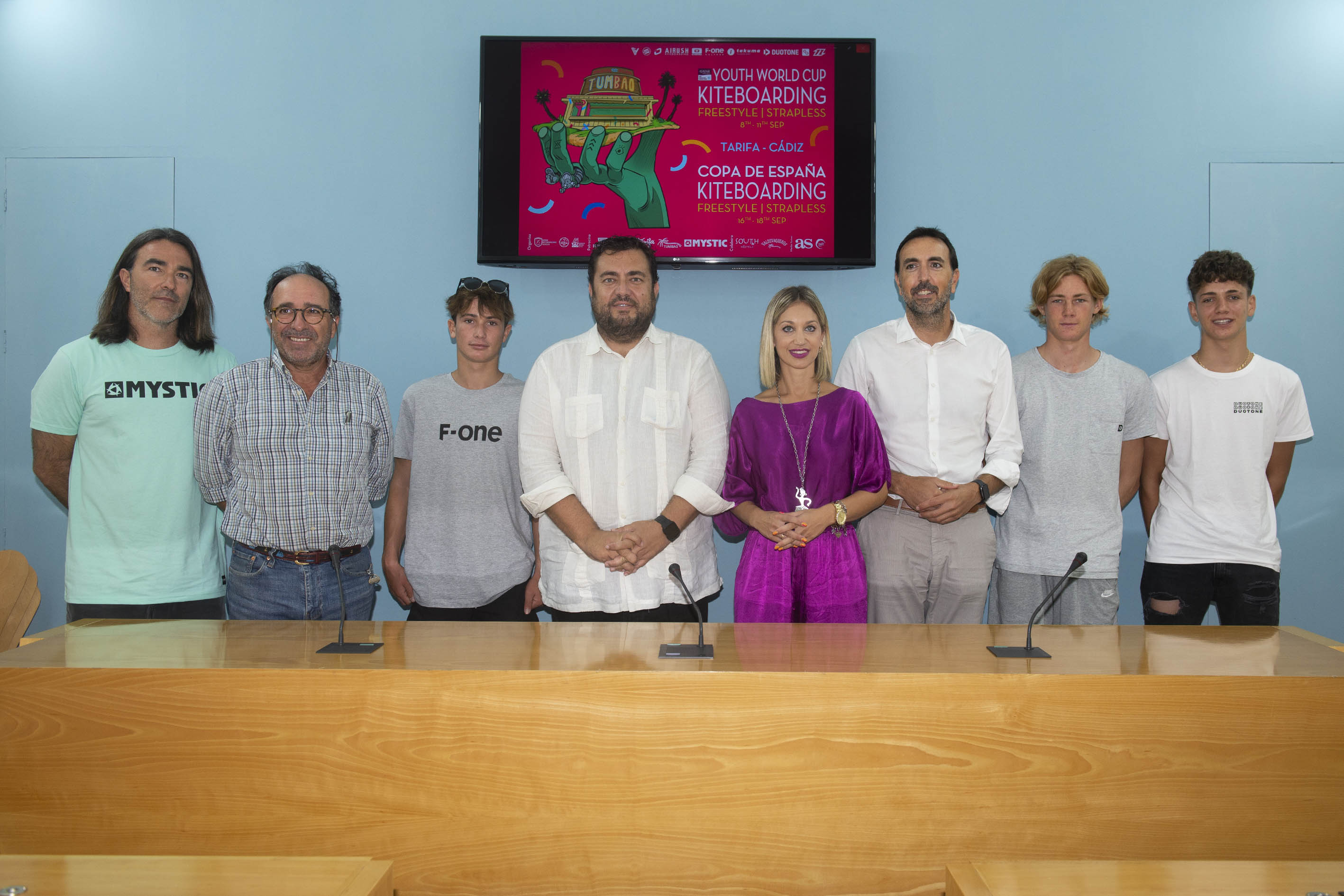 Foto de familia de presentación de los campeonatos de kiteboarding