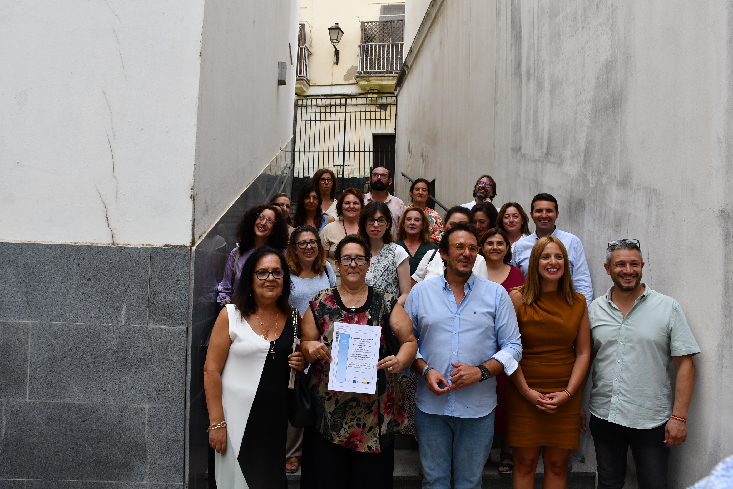 Foto de familia tras la clausura del curso Dipuforma en Cádiz