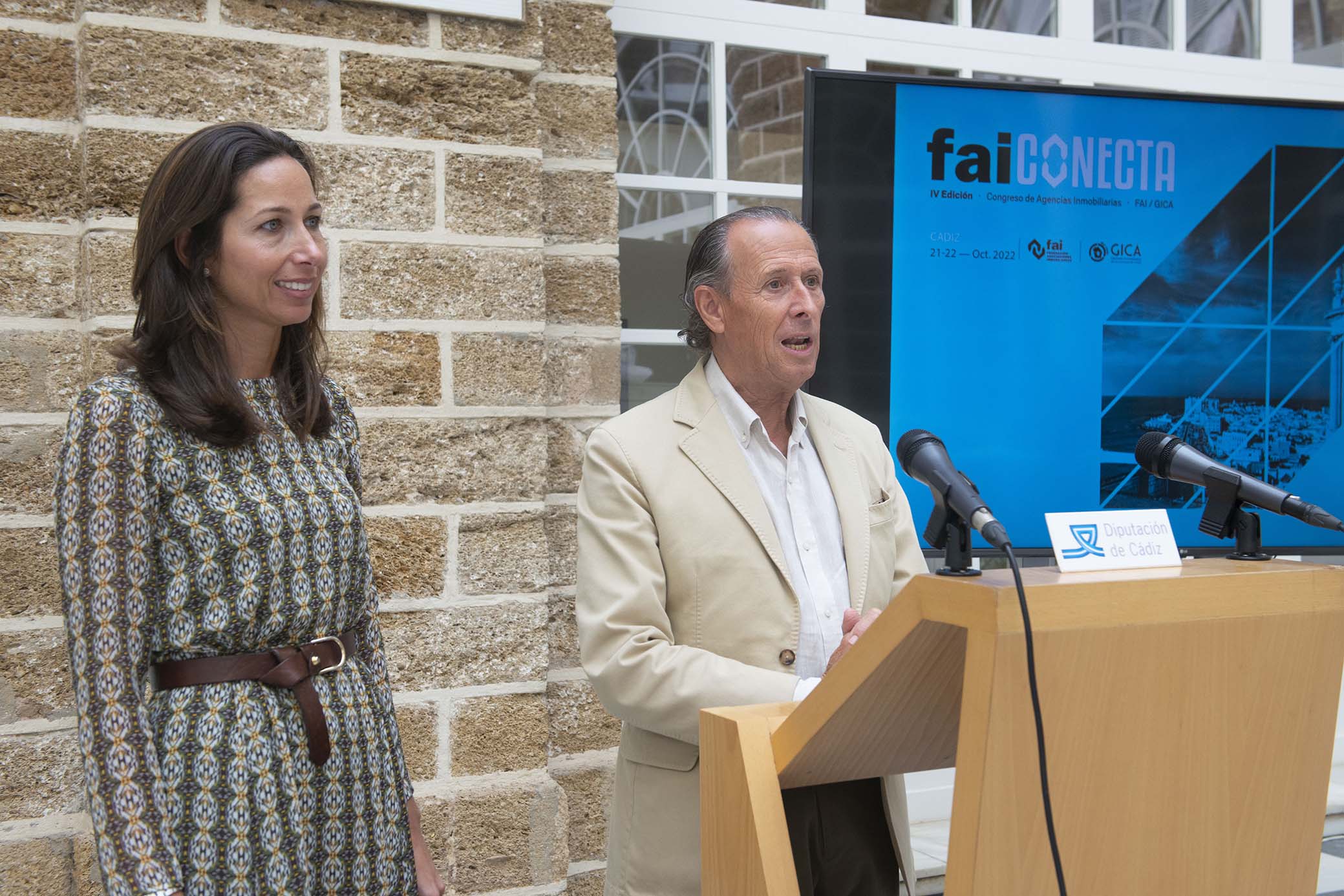 José María Román y Begoña Gómez durante la presentación de FAI Conecta 2022