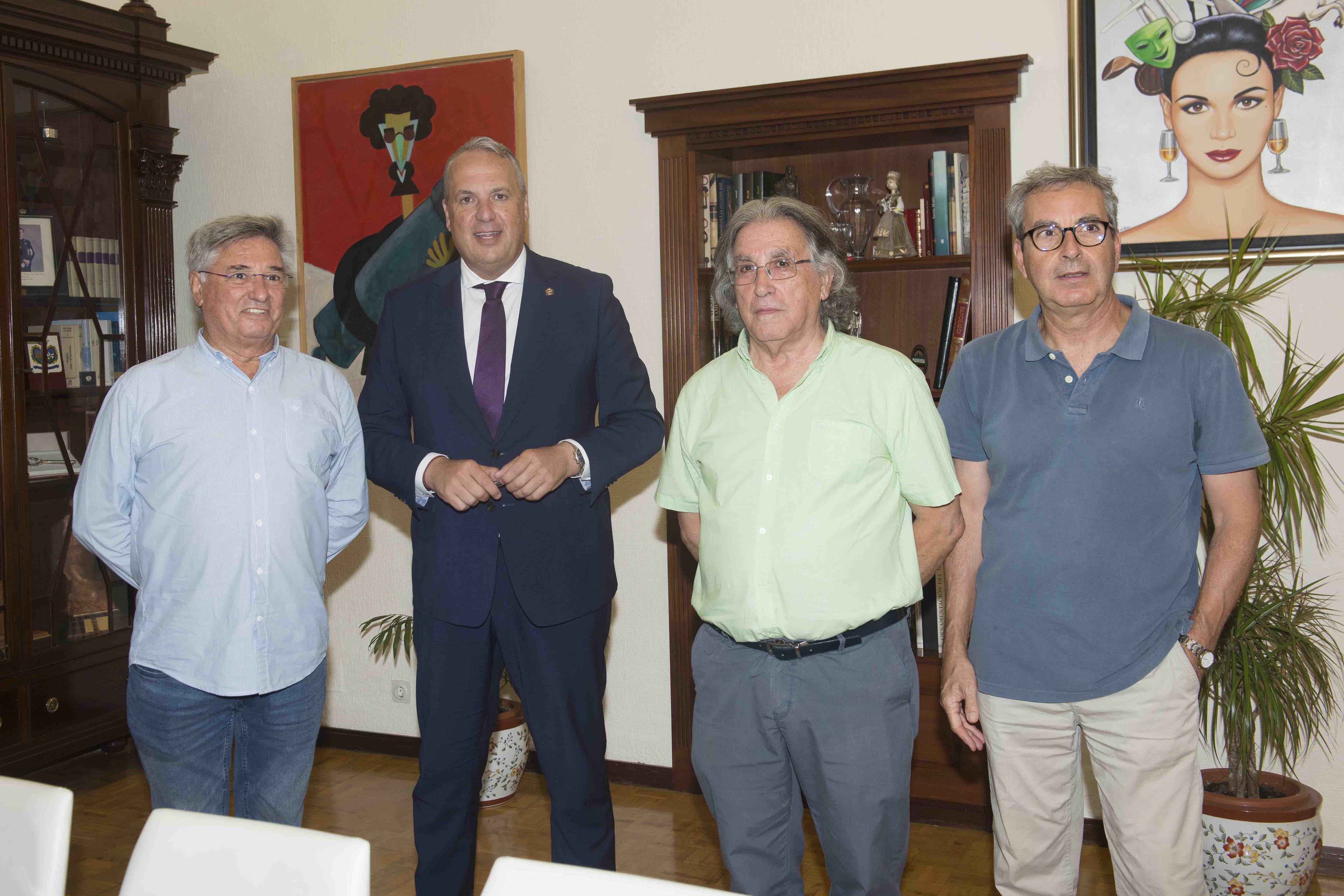 Ruiz Boix con el aula de cultura del Carnaval