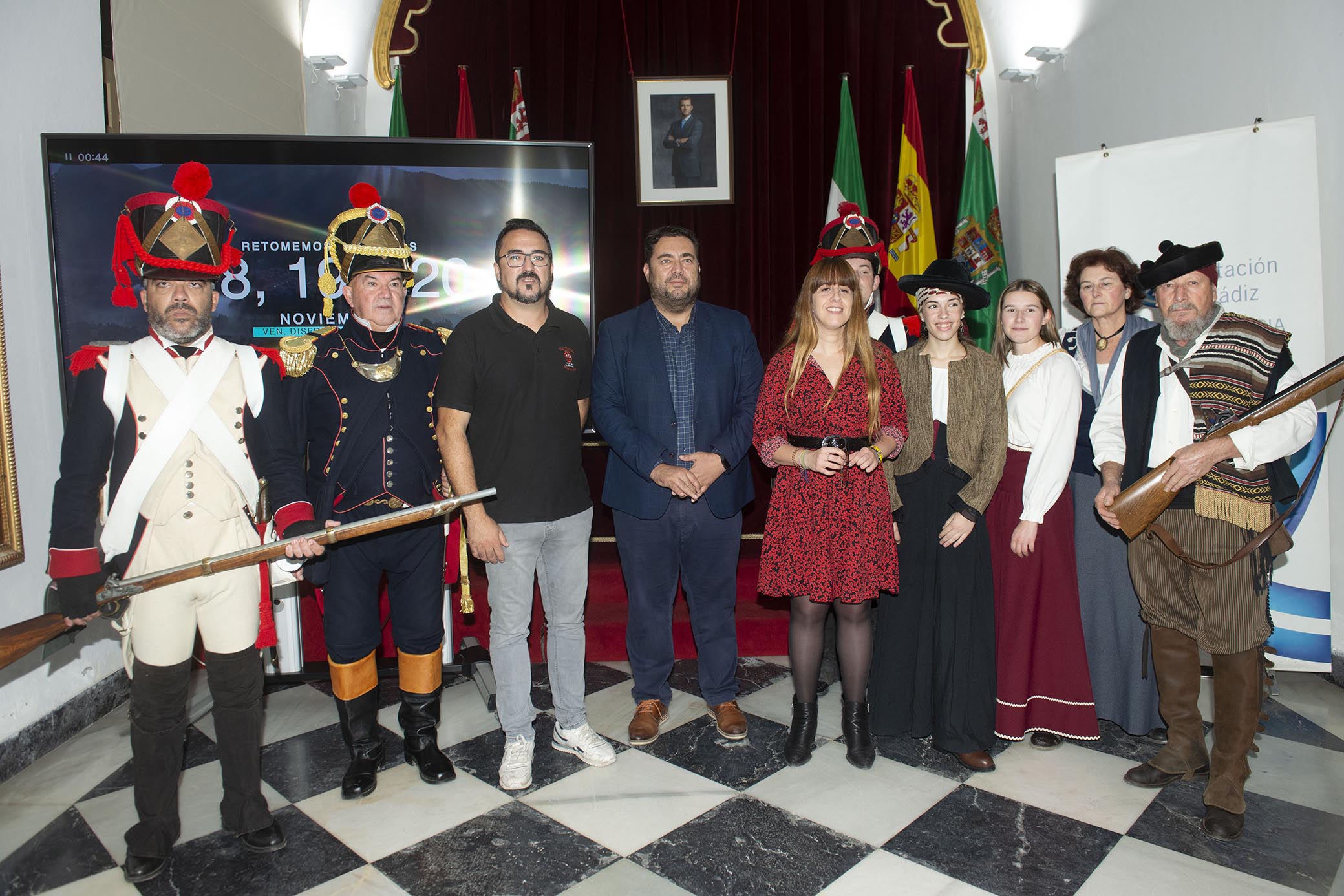 Autoridades y voluntarios, en la presentación de la Recreación Histórica de El Bosque