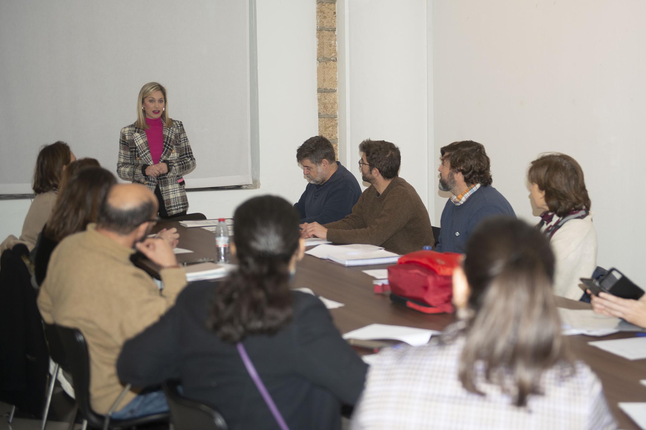 Lucía Trujillo, durante la reunión sobre el Programa de becas de Cooperación y Voluntariado (2)