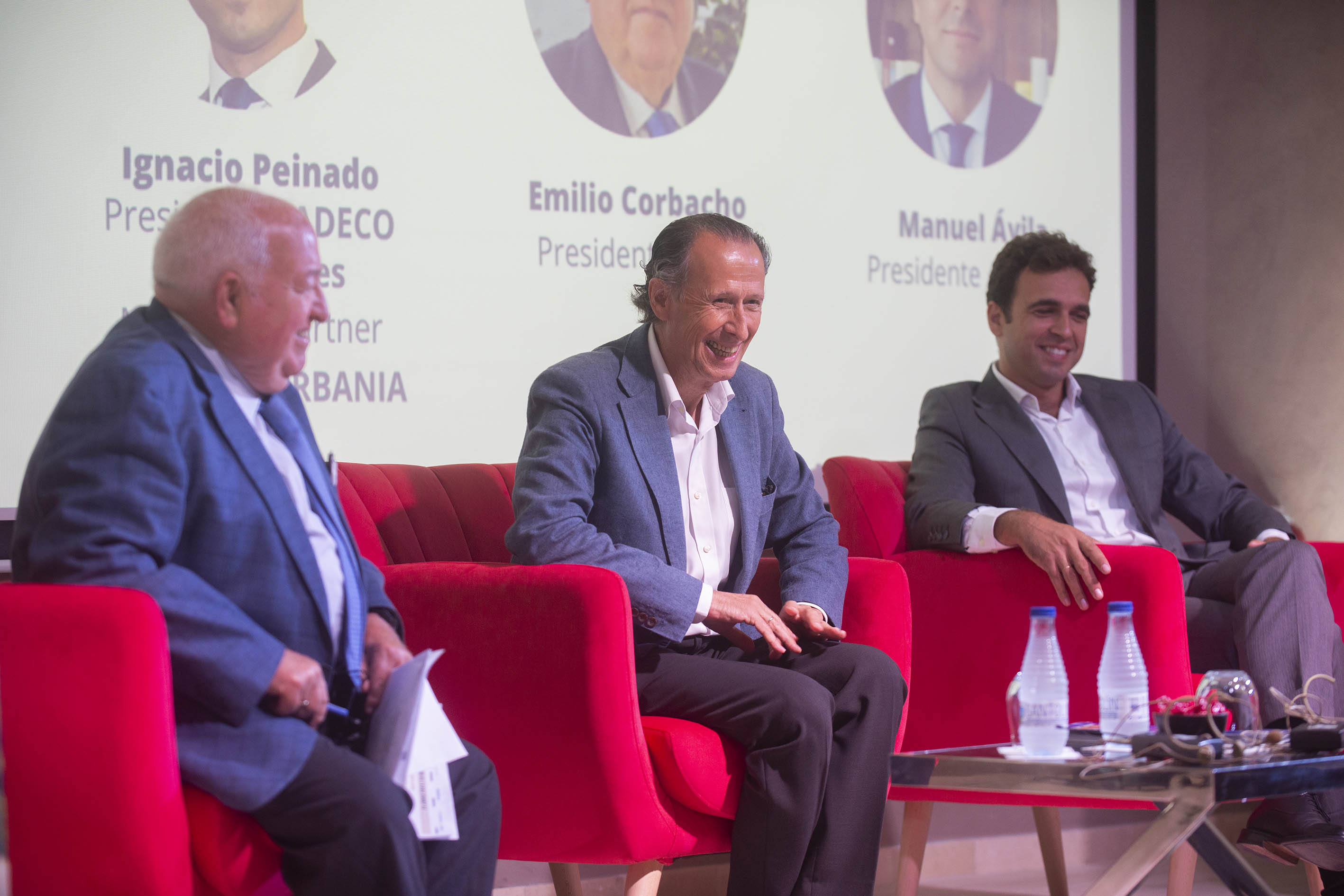 Roman en jornada de turismo residencial