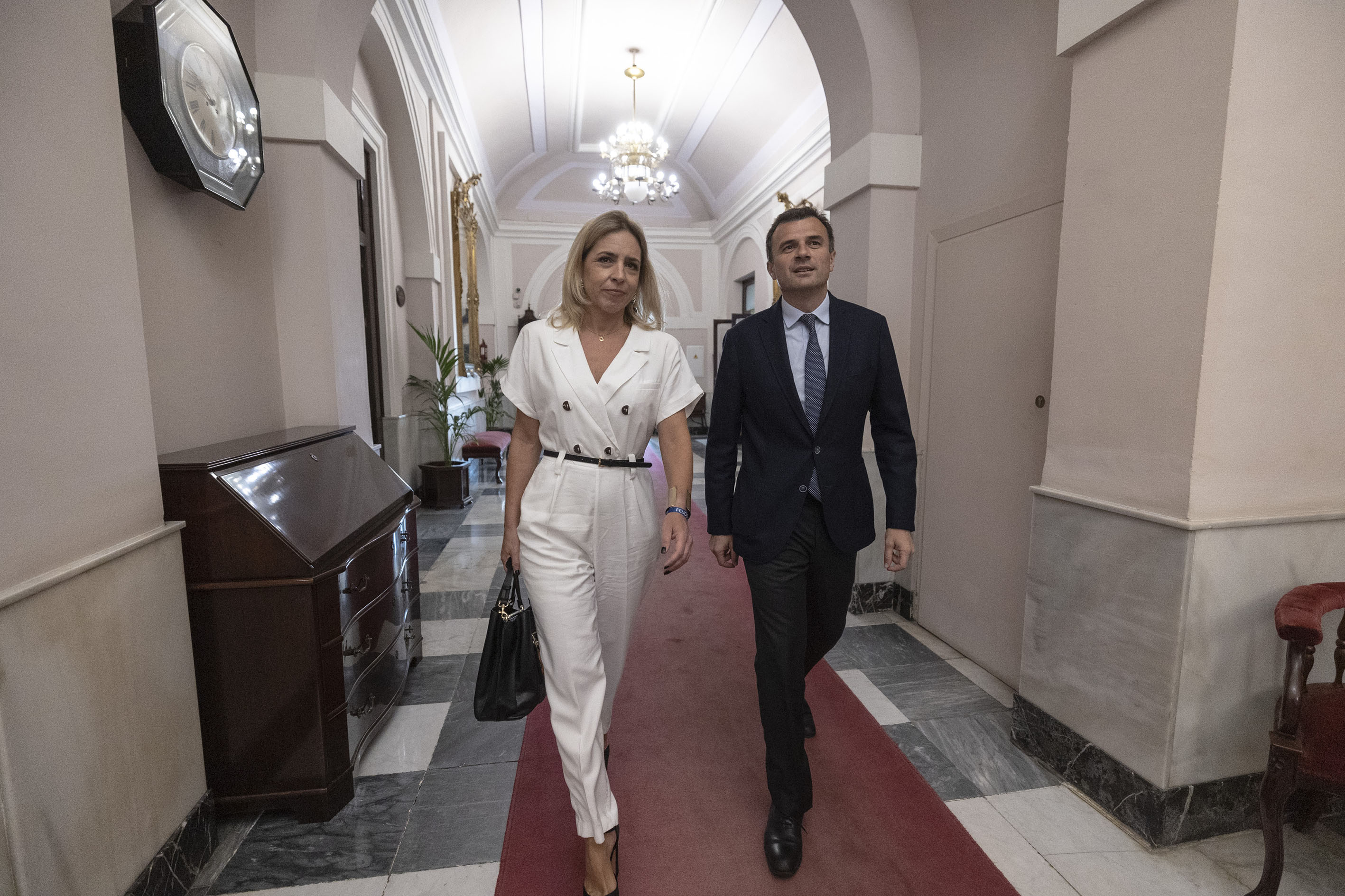 Almudena Martínez y Bruno García, en el Ayuntamiento de Cádiz