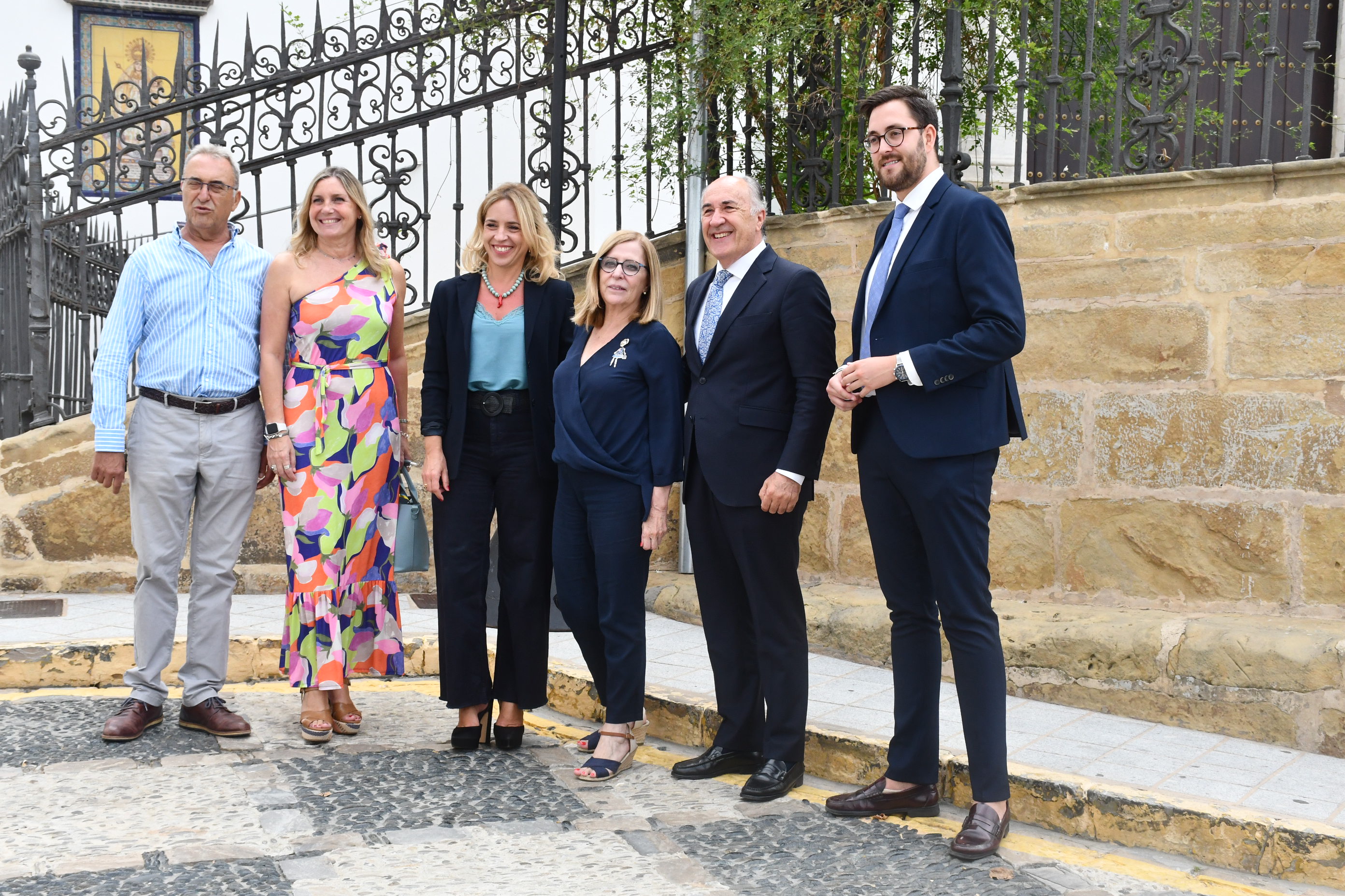 Almudena Martínez con miembros del gobierno de Algeciras