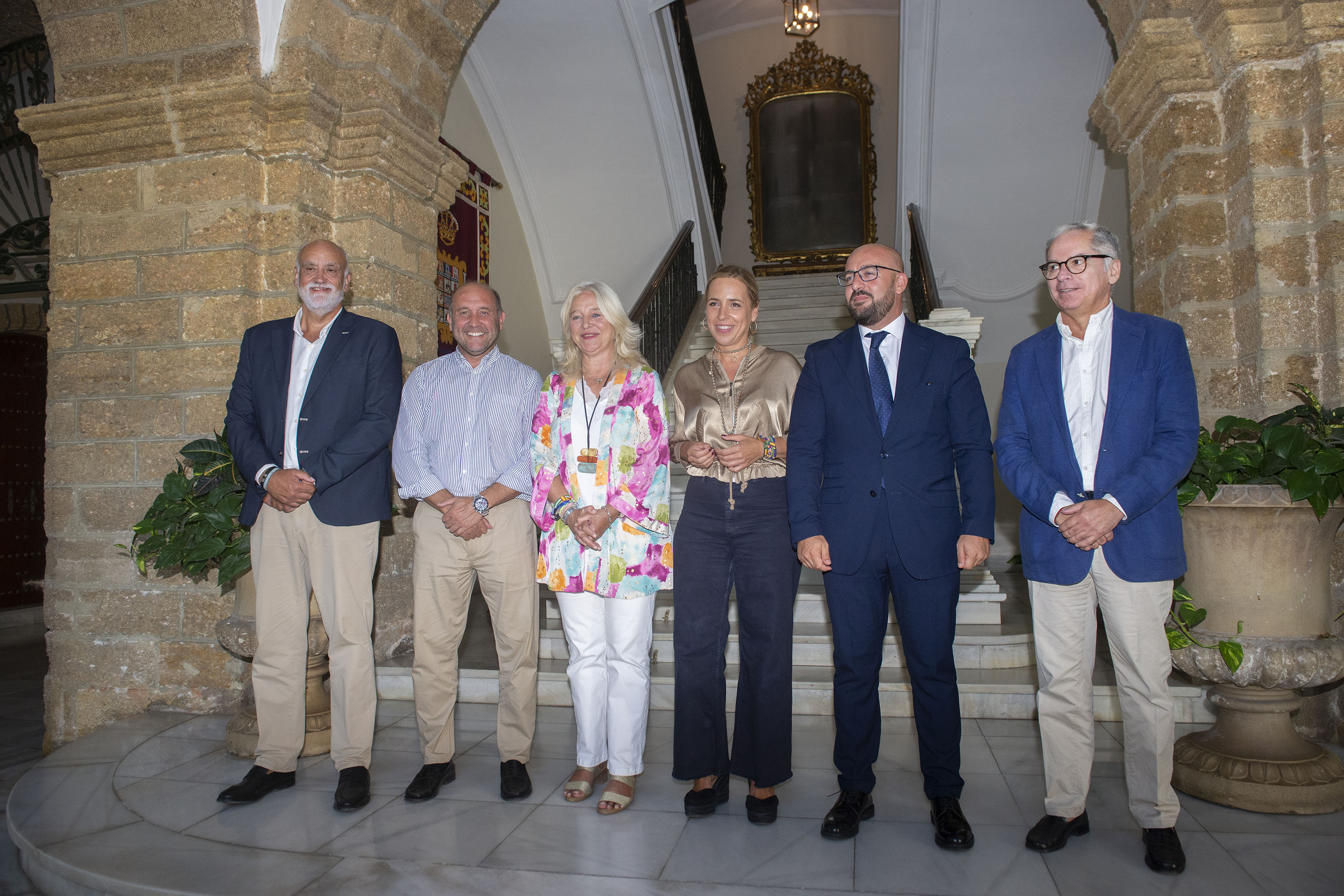 La presidenta y los vicepresidentes de la Diputación, con la delegada de la Junta