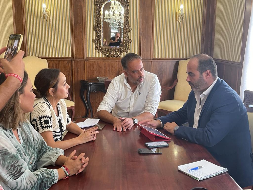 Antonio Aragon en el Ayuntamiento de Trebujena