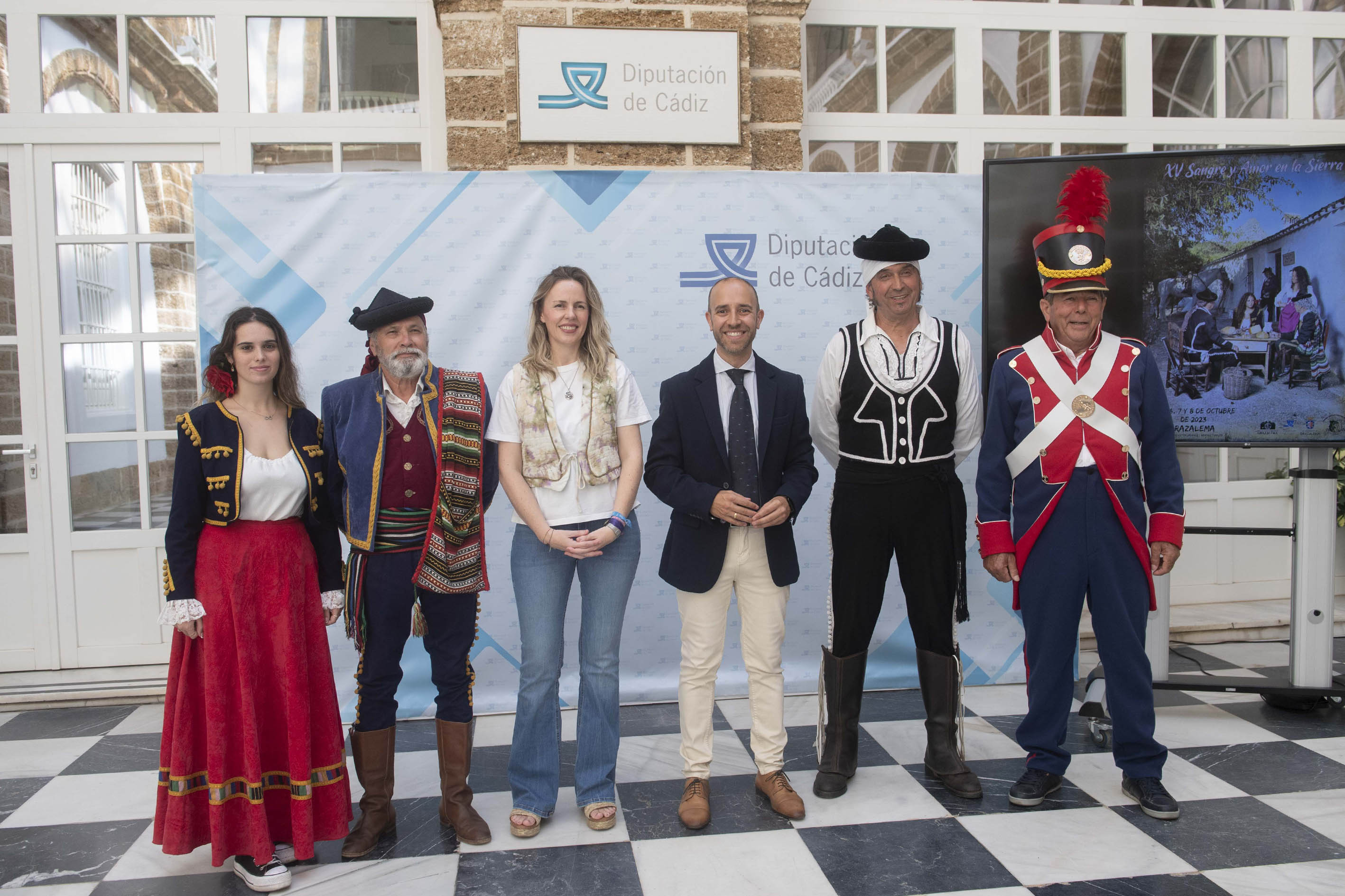 Vanesa Beltrán, Carlos García y voluntarios de la recreación