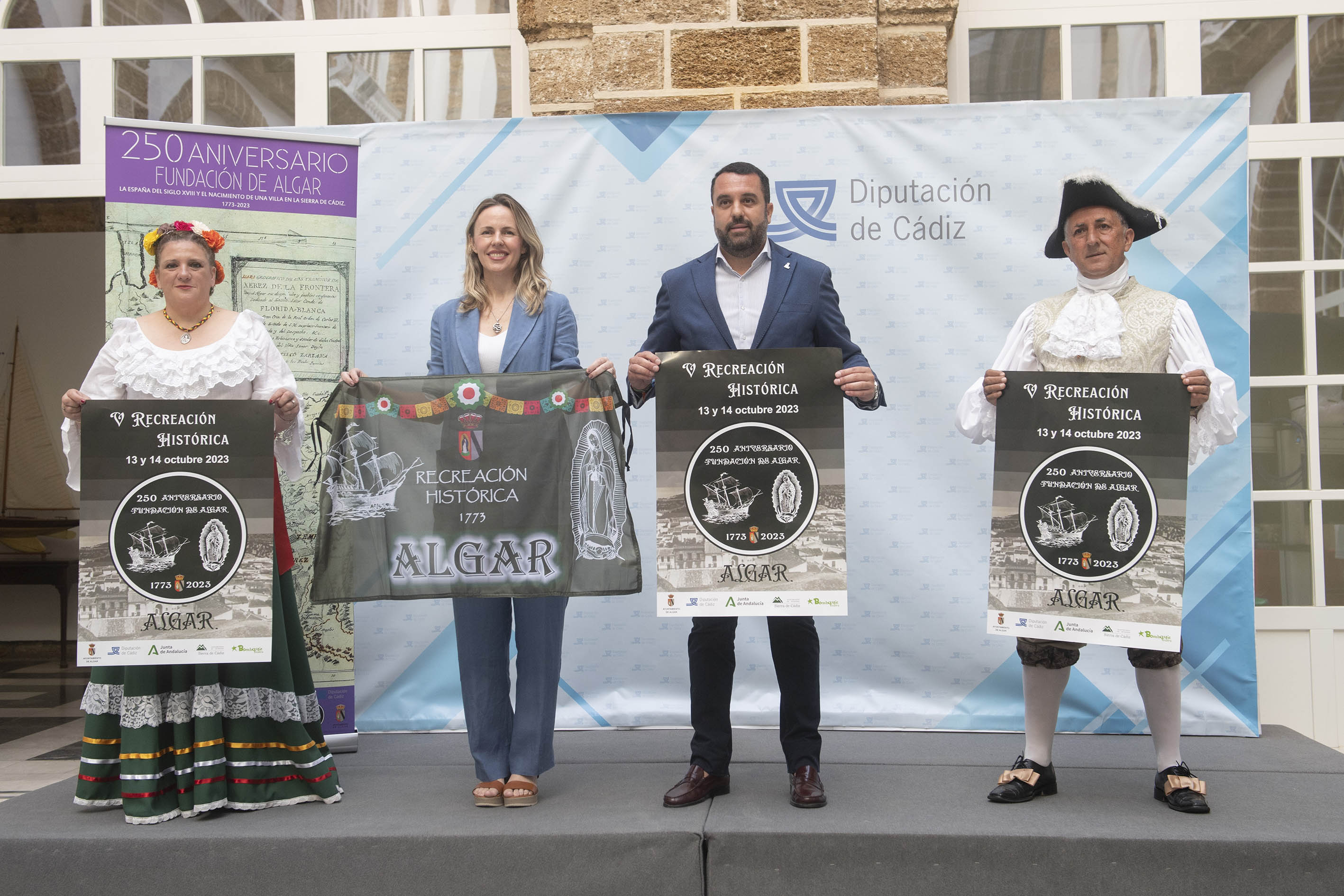 Vanesa Beltrán, José Carlos Sánchez y actores de la recreación