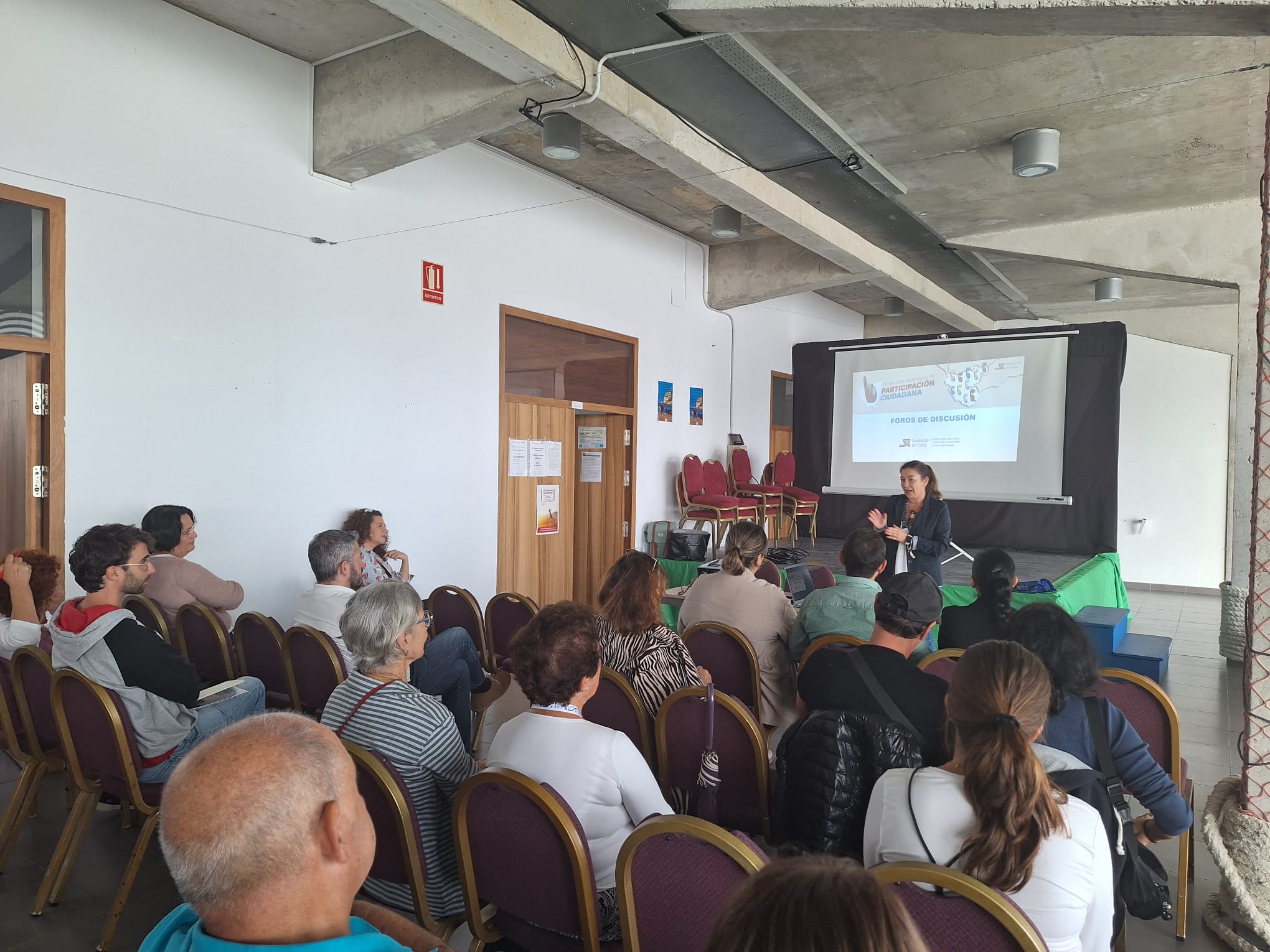 ana Moreno se dirige al auditorio