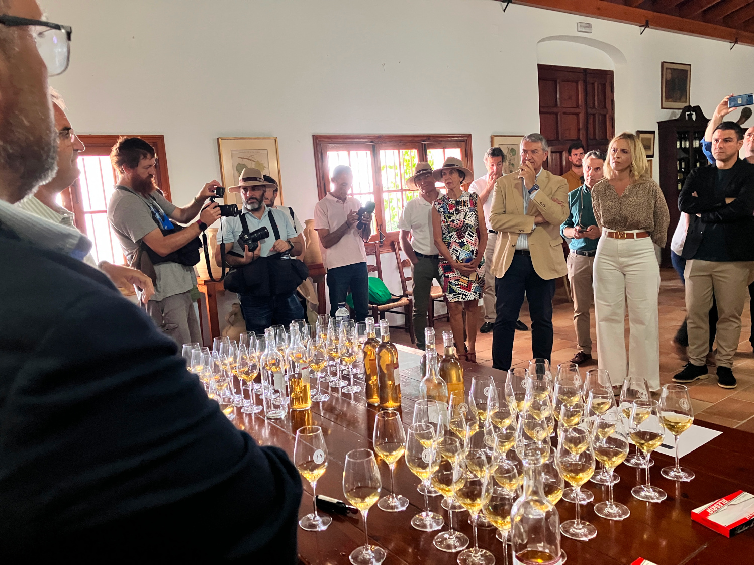 cata de Pedro Ximenez ecologico con presidenta de Diputacion y presidente del Consejo regulador