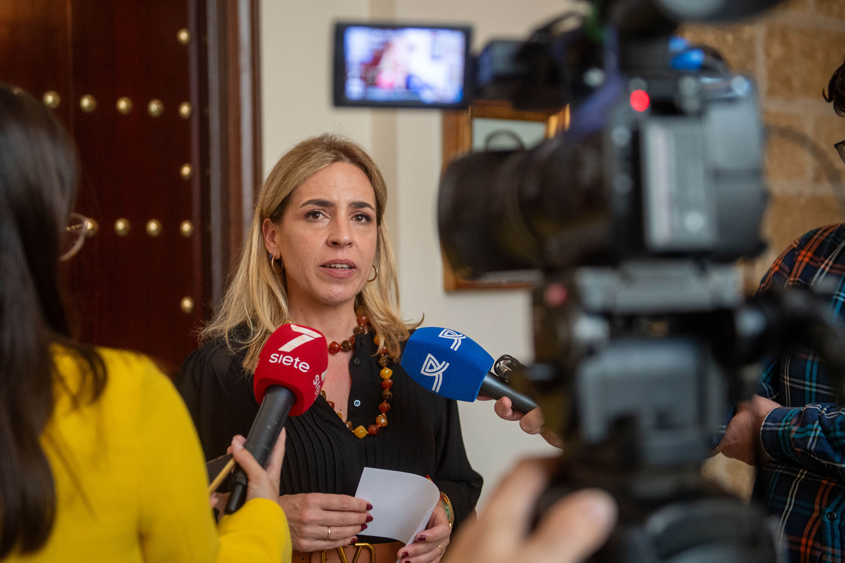 Almudena Martínez, atiende a los medios sobre premios Feminismo Rural