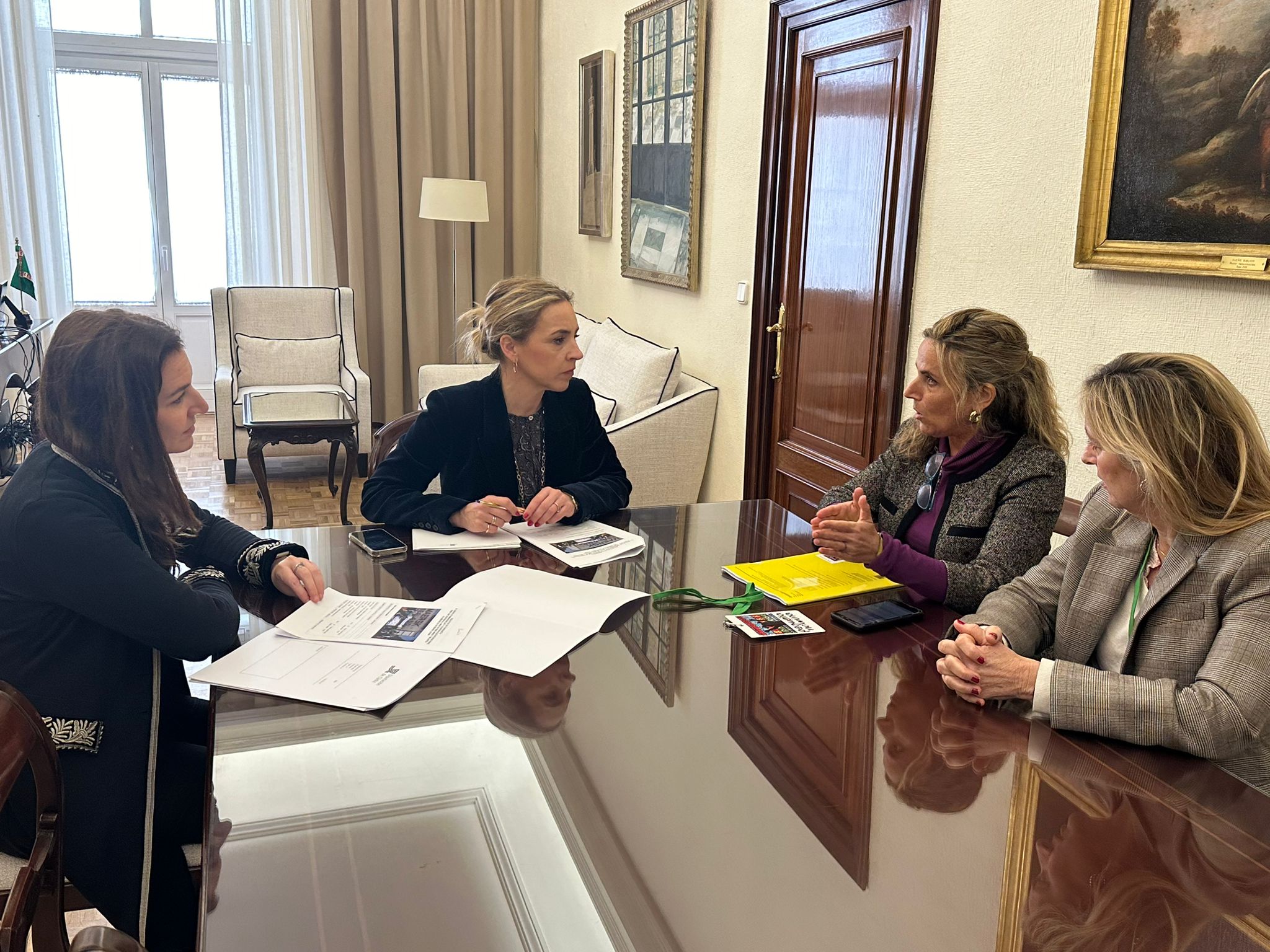 Reunión de Almudena Martínez con Pequeña Nowina
