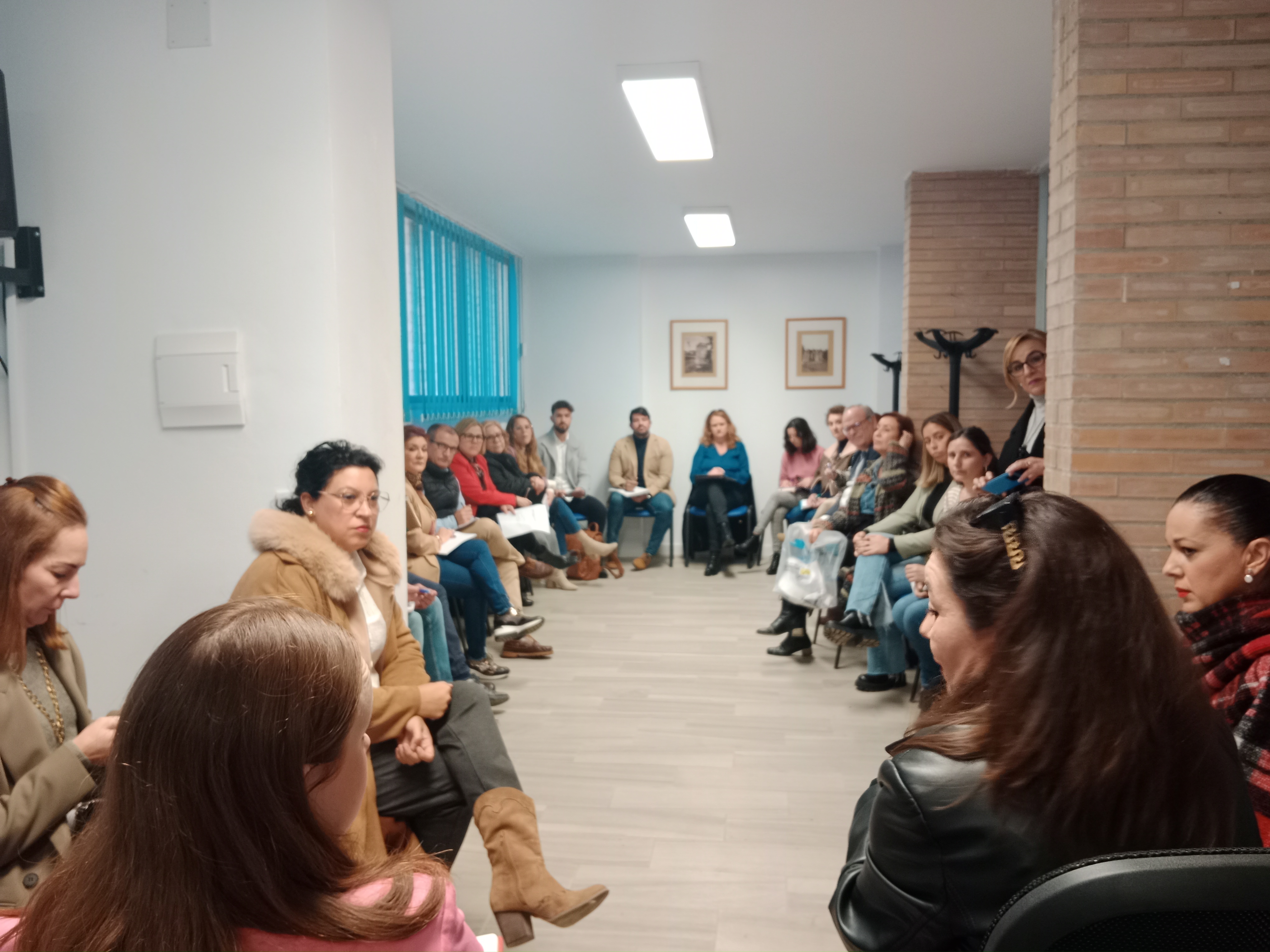 Ana moreno en reunión de participación