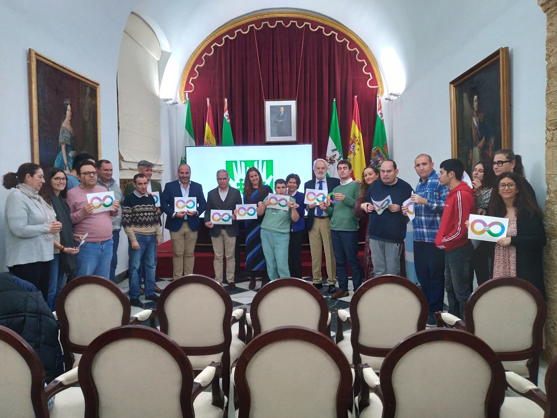 Foto de familia tras la lectura del Manifiesto por el Día Mundial de Concienciación del Autismo