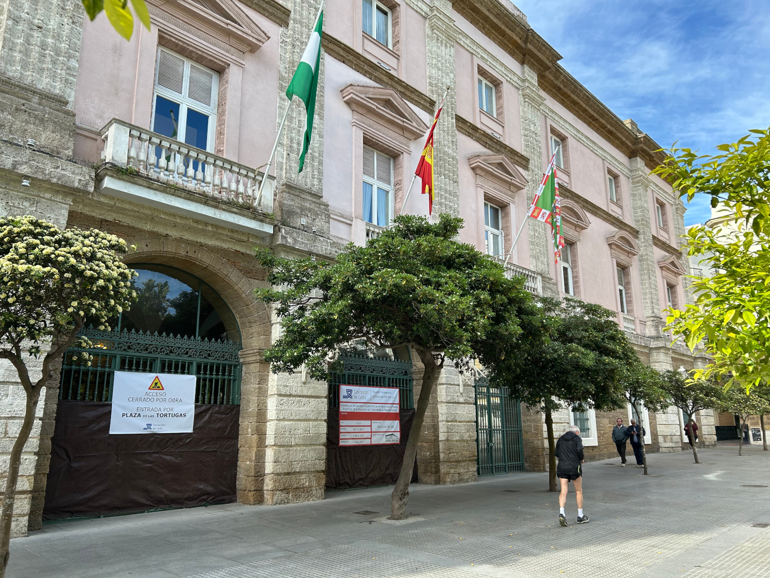 acceso a Palacio cerrado por obras