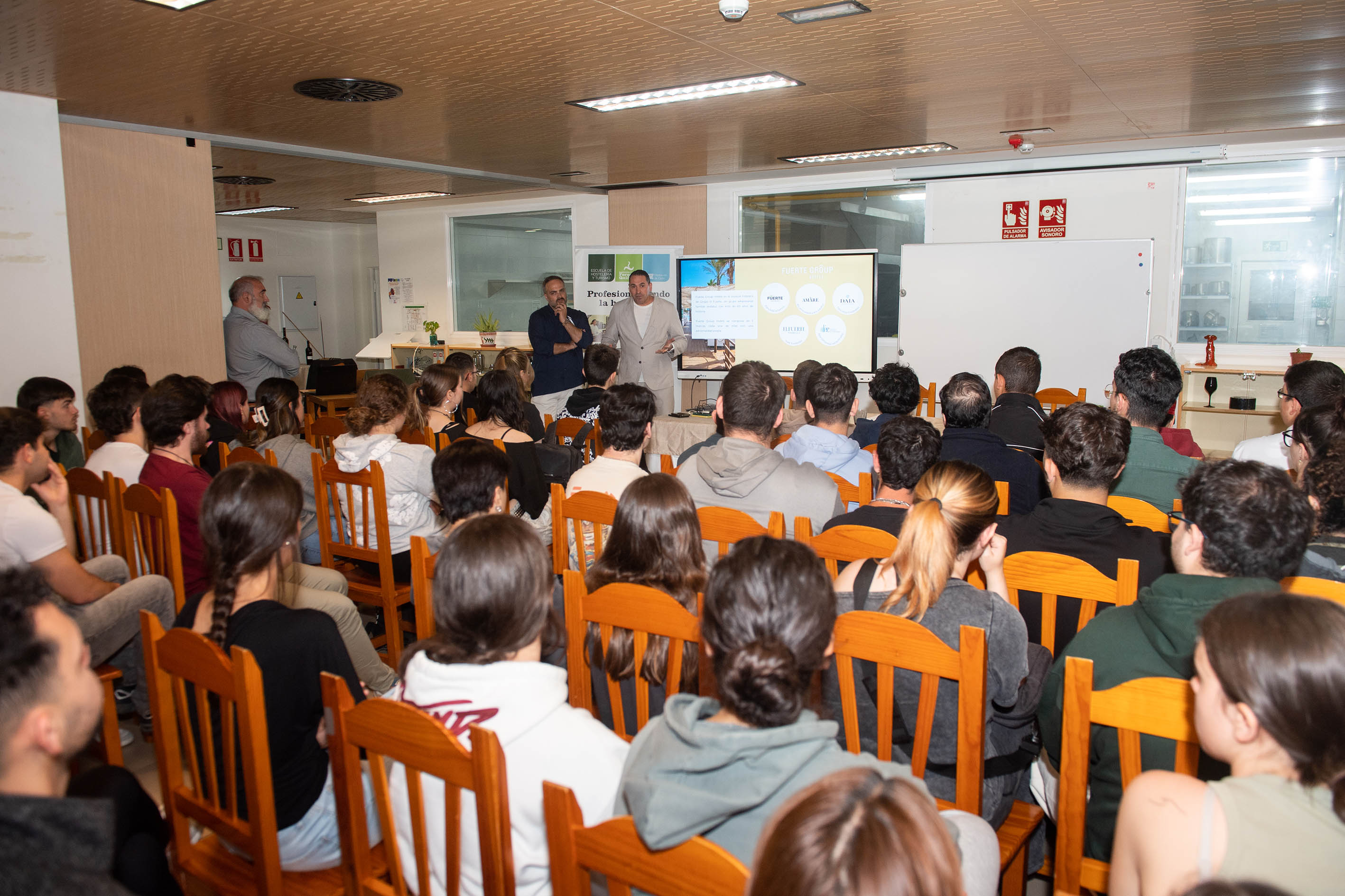 Charla Esc FQuiñones 1