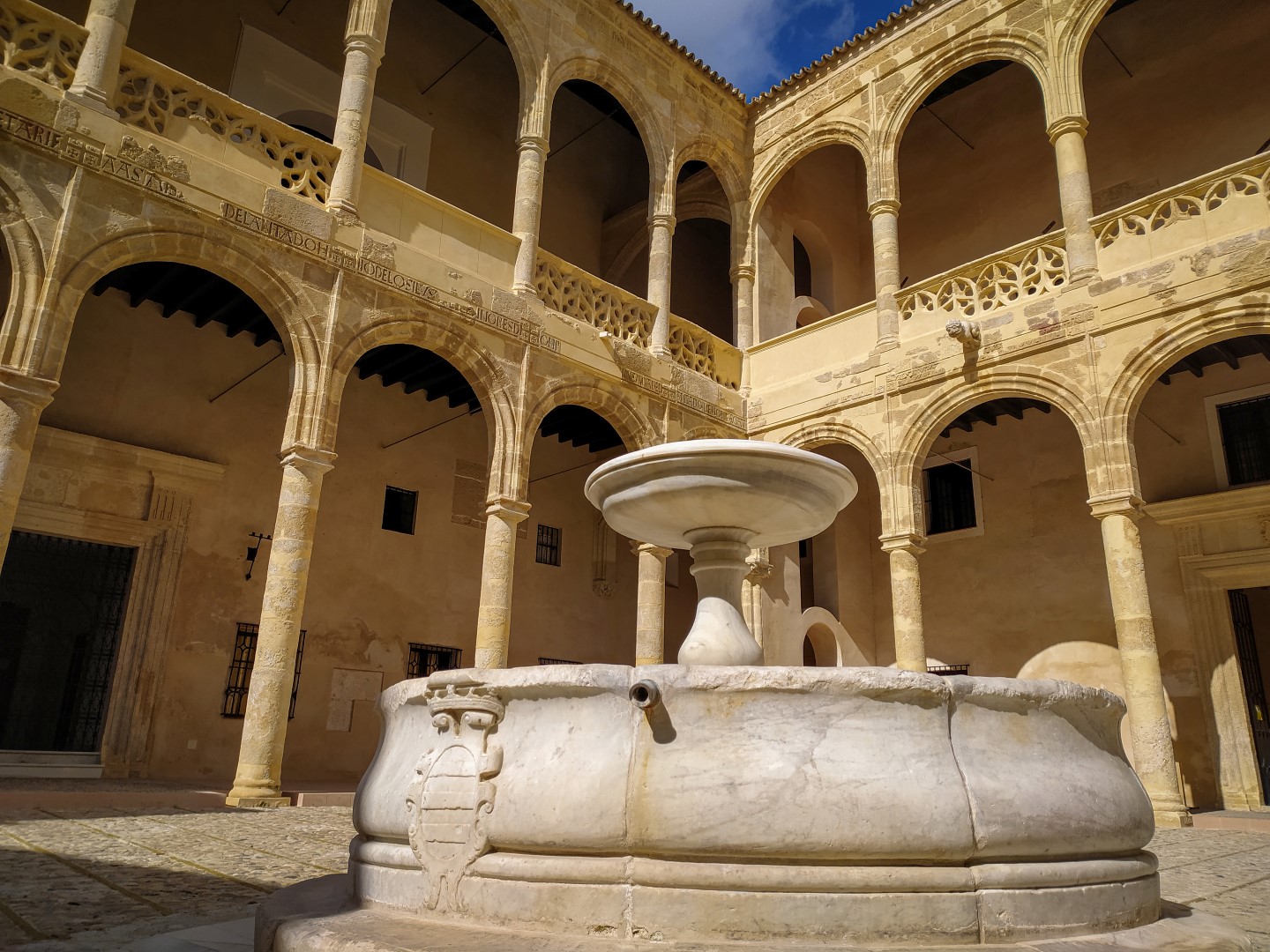 Patio de armas - Palacio de los Ribera -Turismo de Bornos Patio de armas - Palacio de los Ribera -Turismo de Bornos