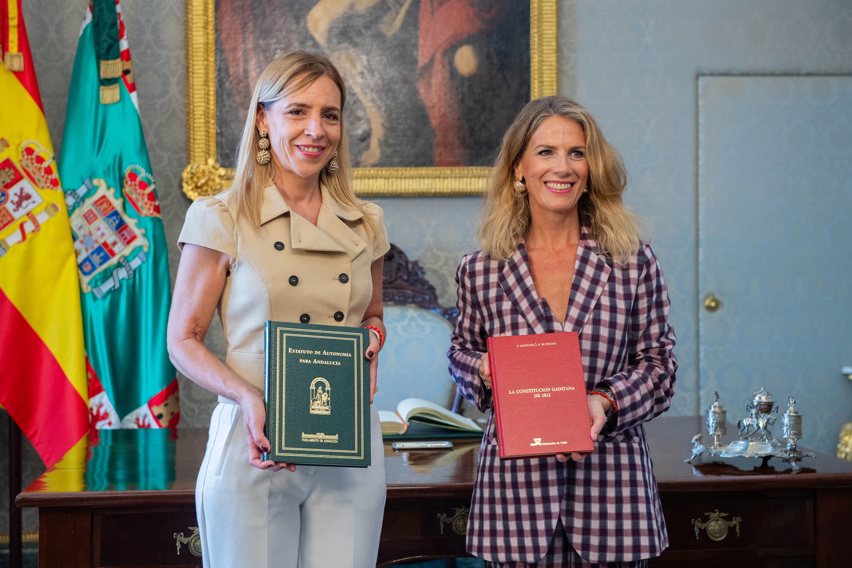 Almudena Martínez y Ana Mestre en la Diputación (5)