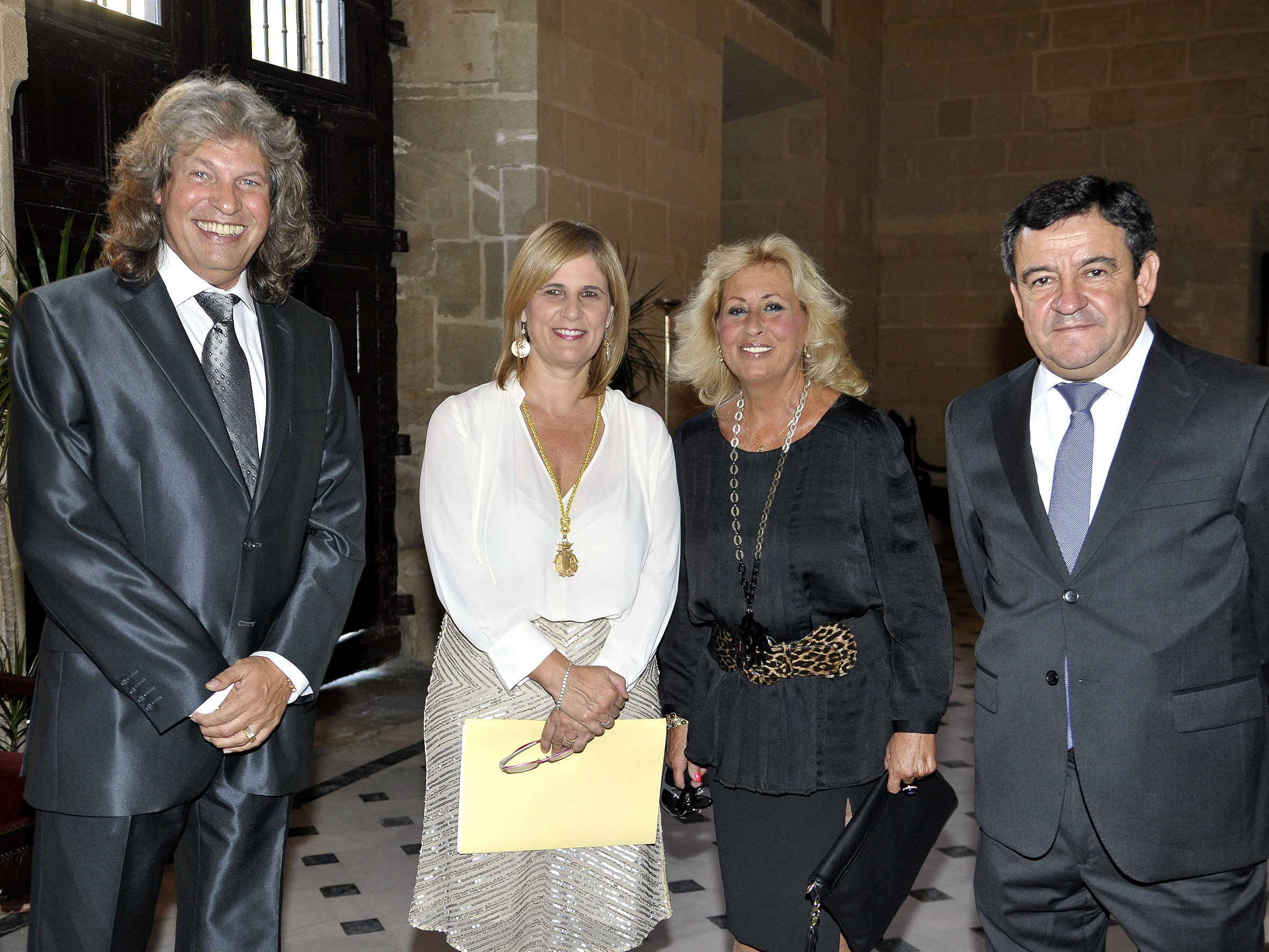 José Loaiza y José Mercé con Alcaldesa