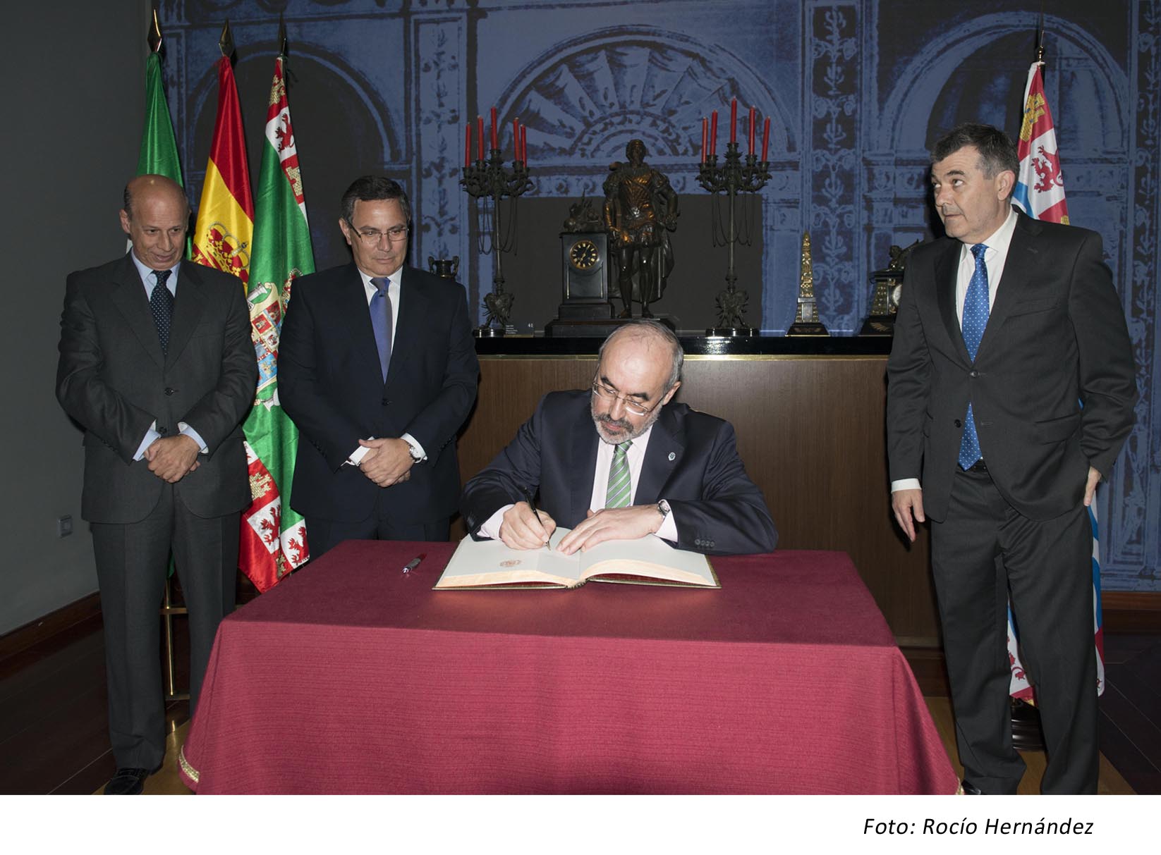 07 Firma libro de Honor de La Salle