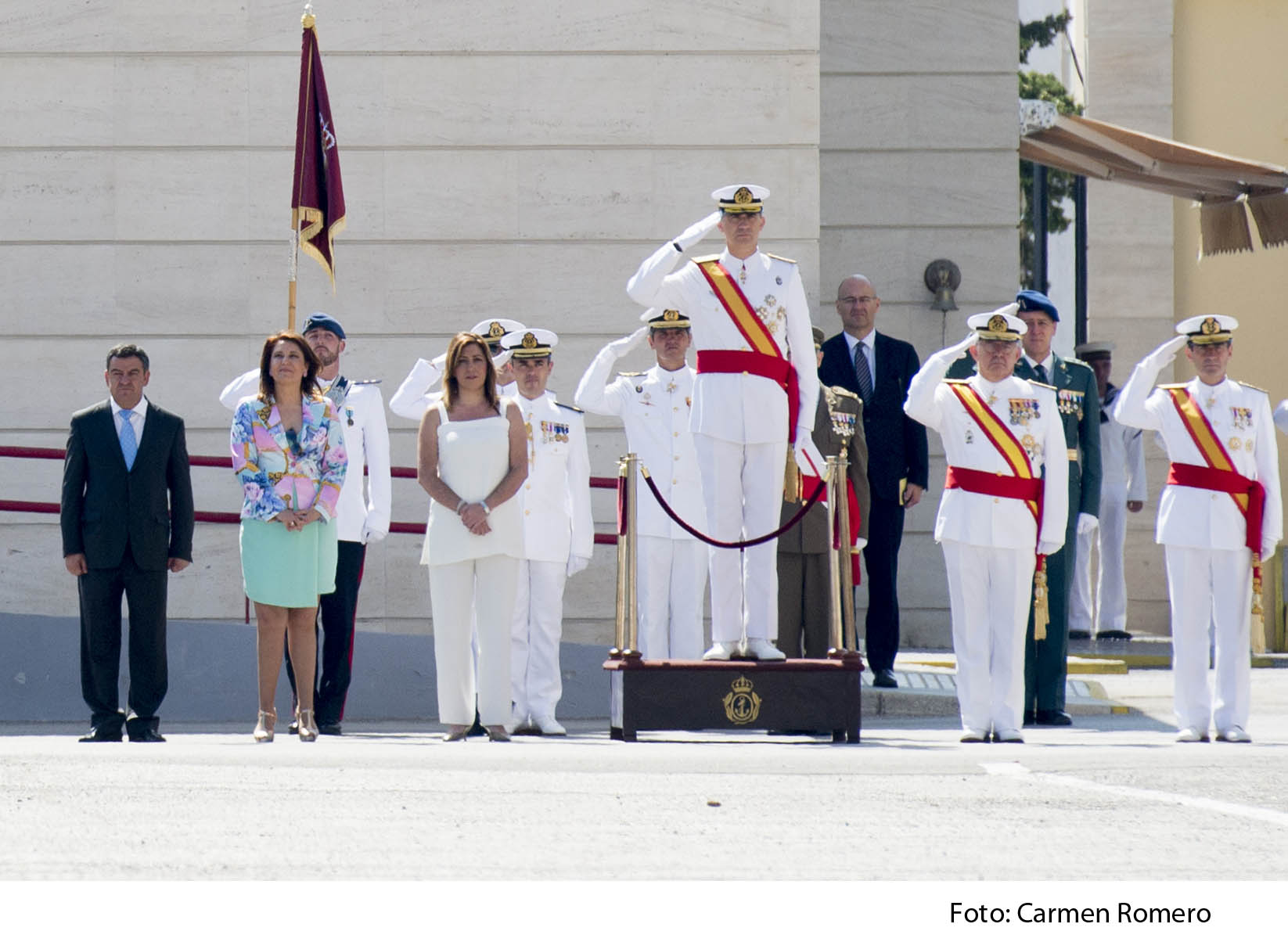 saludo militar Felipe VI ante autoridades civiles