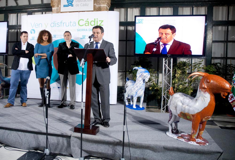 Loaiza presenta Despensa de Recuerdos