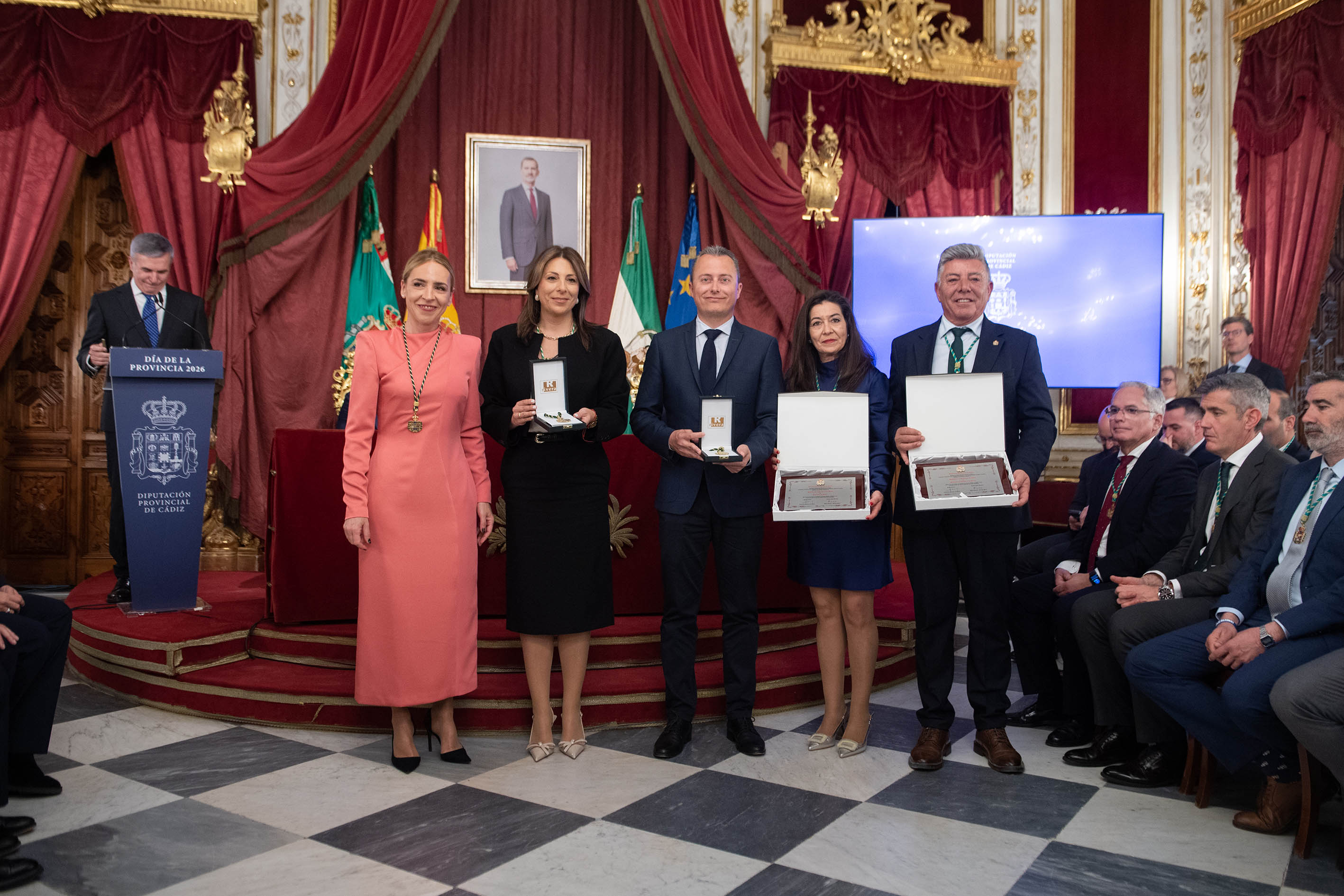 Medallas de la provincia a Ronda y Zahara de la Sierra