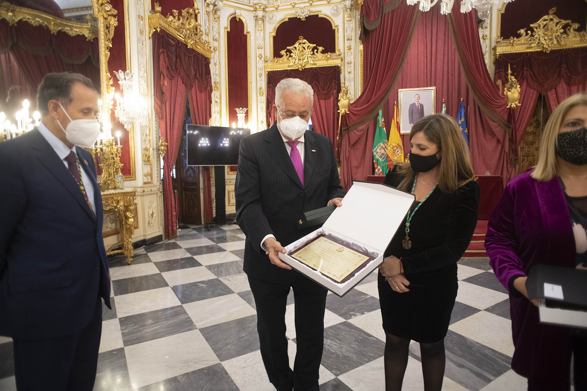 DP 06 Maeztu recibe distinción