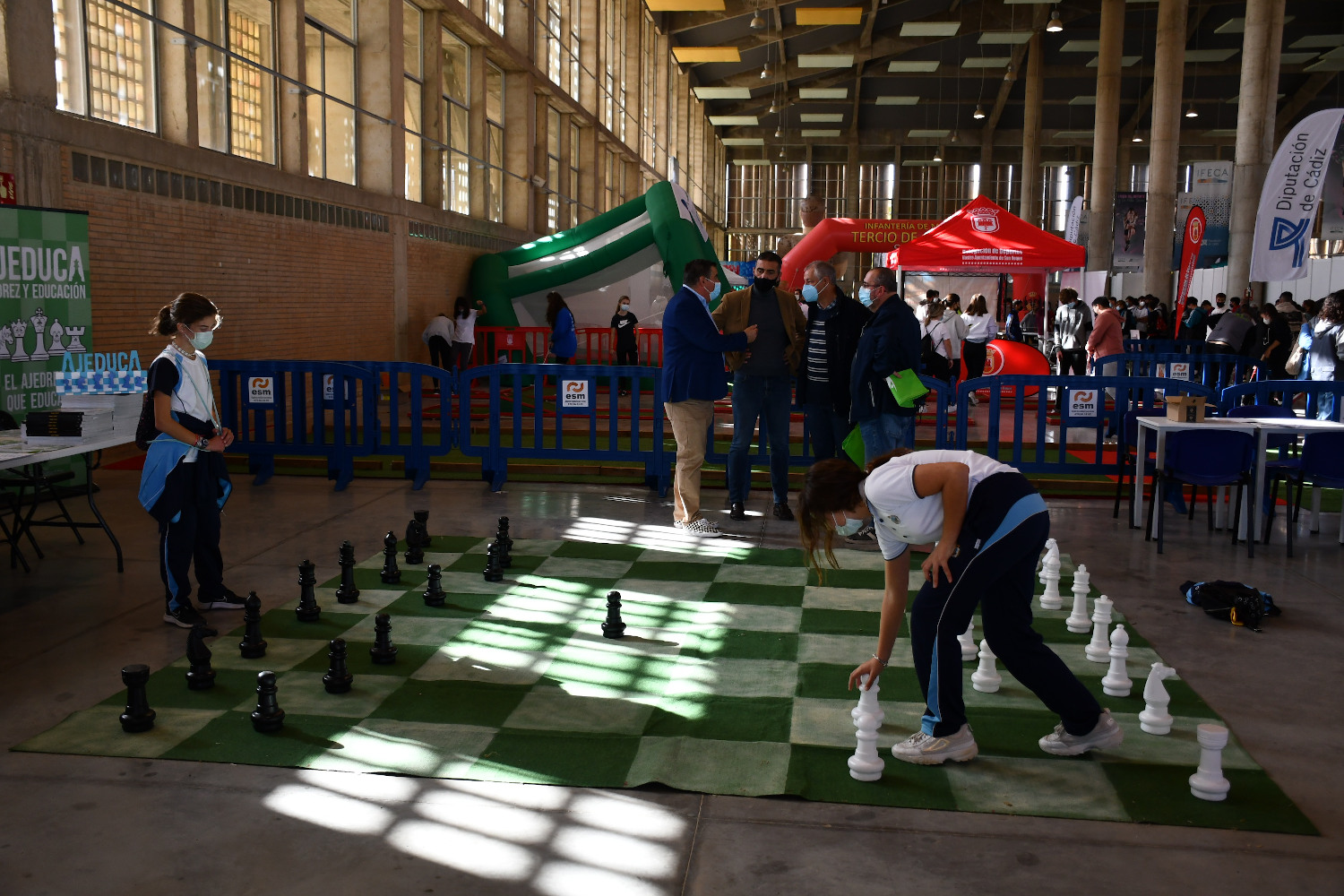 feria del deporte_jugando al ajedrez