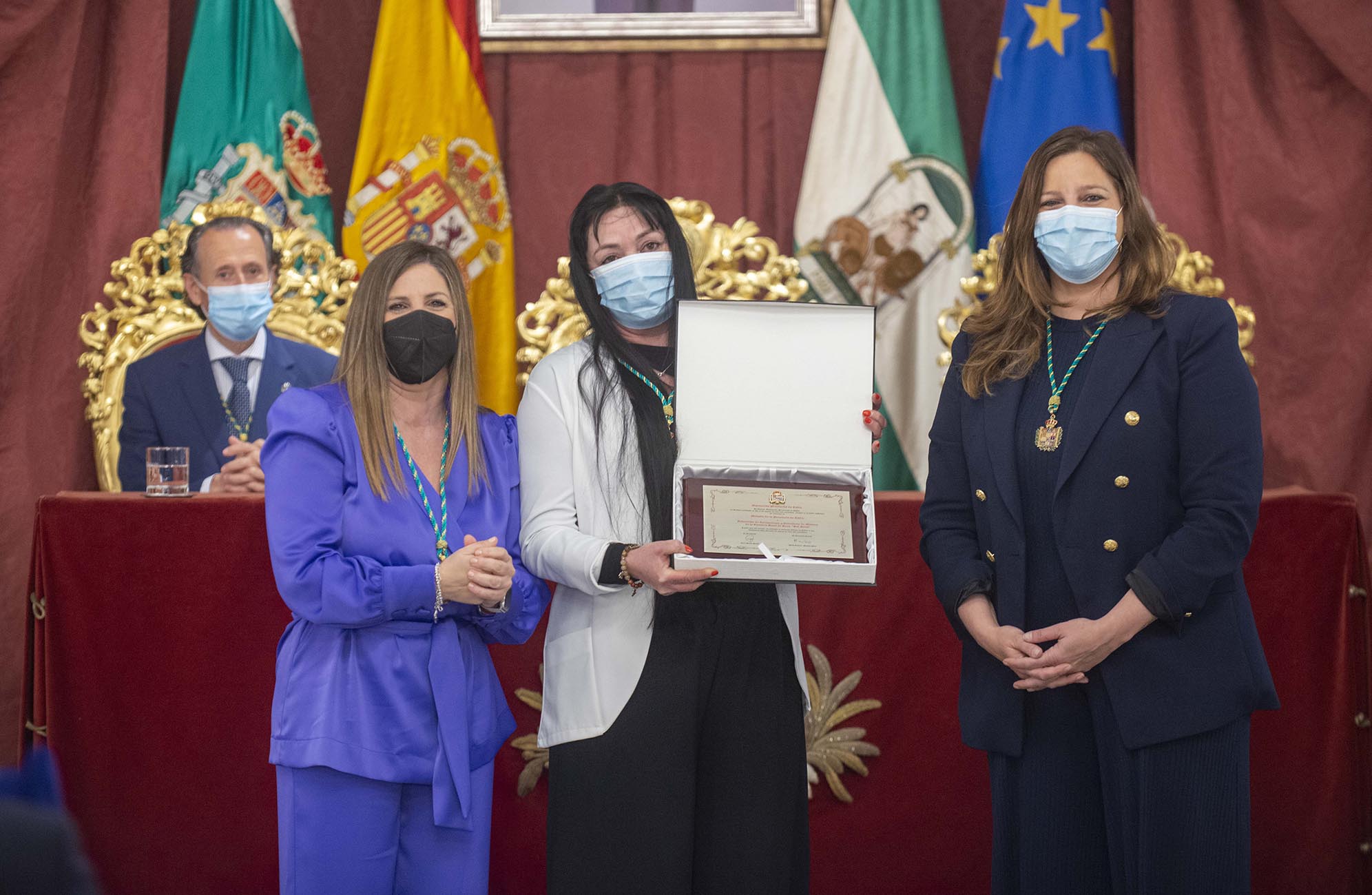 Maria Cano, vicepresidenta de Sol Rural, recoge la Medalla de la Provincia