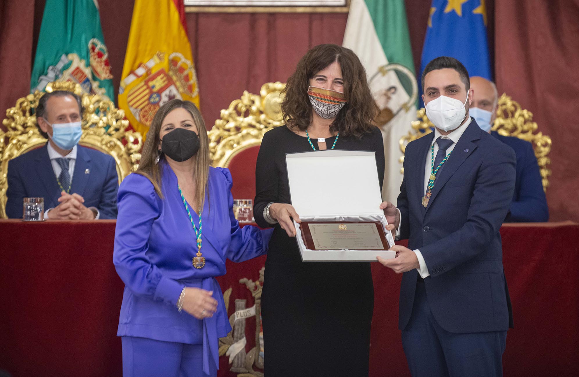 Regla Álvarez recoge la Medalla de la Provincia