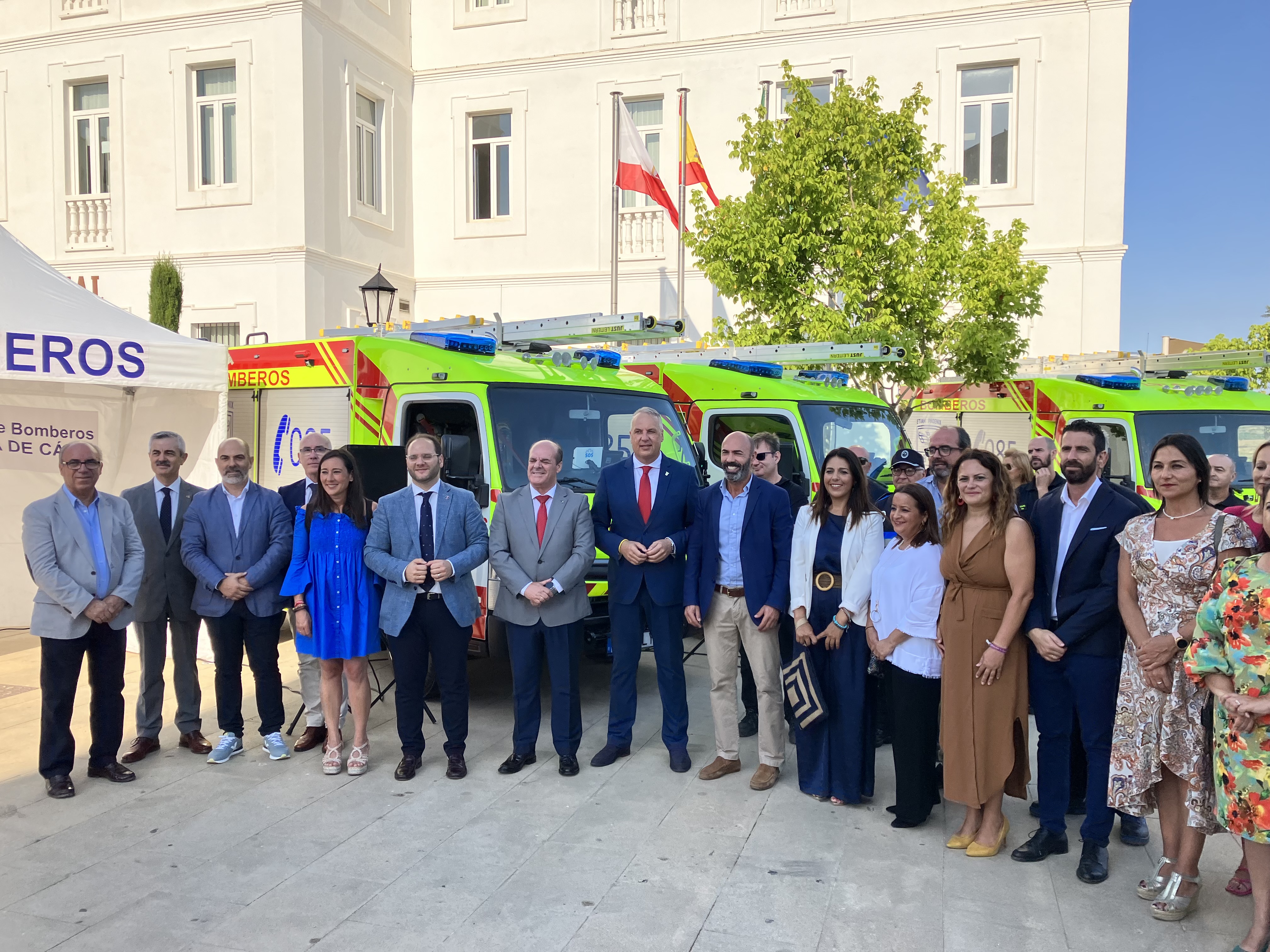 presentacion de los nuevos vehiculos de bomberos