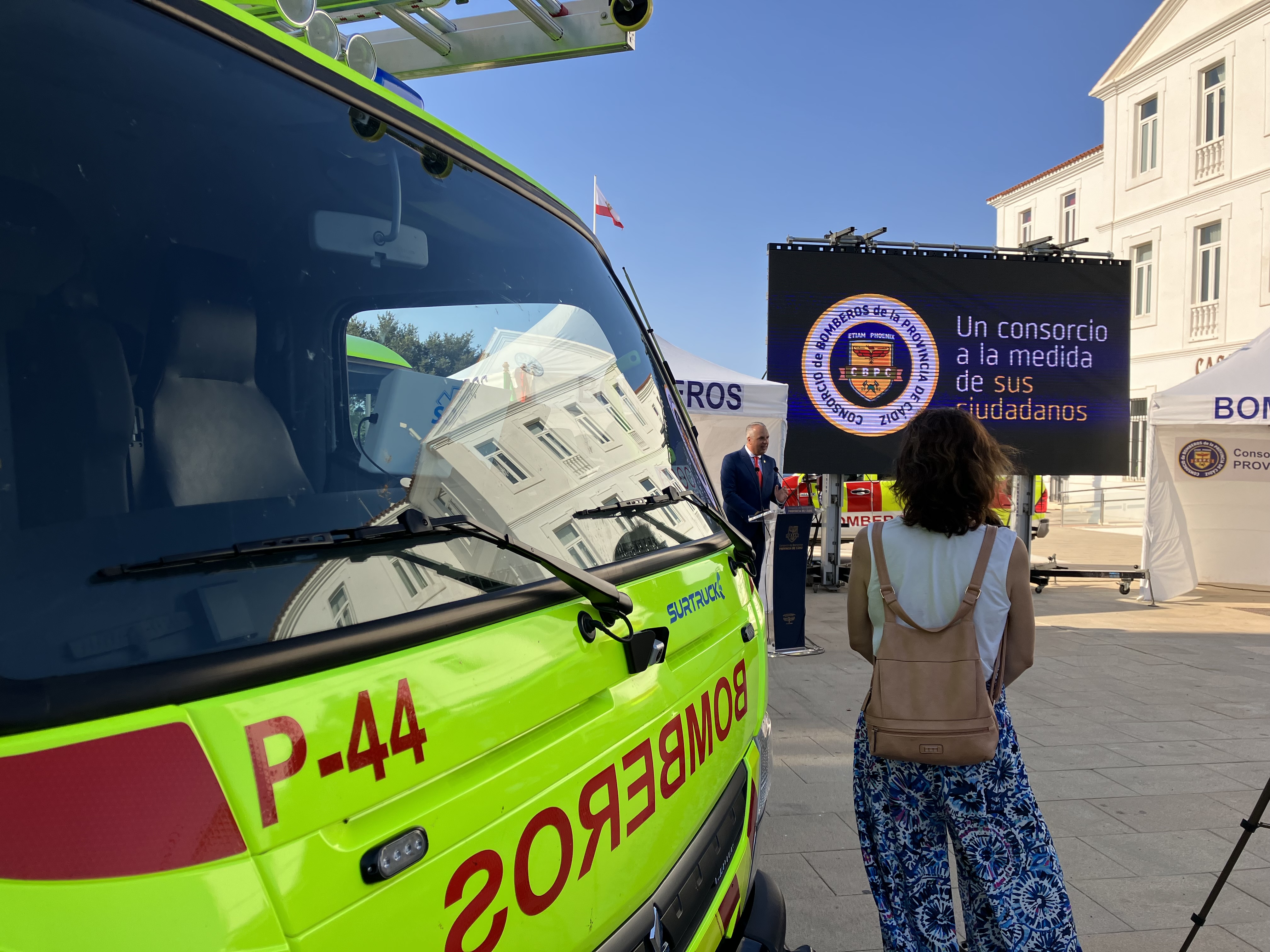 presentacion del nuevo vehiculo de bomberos