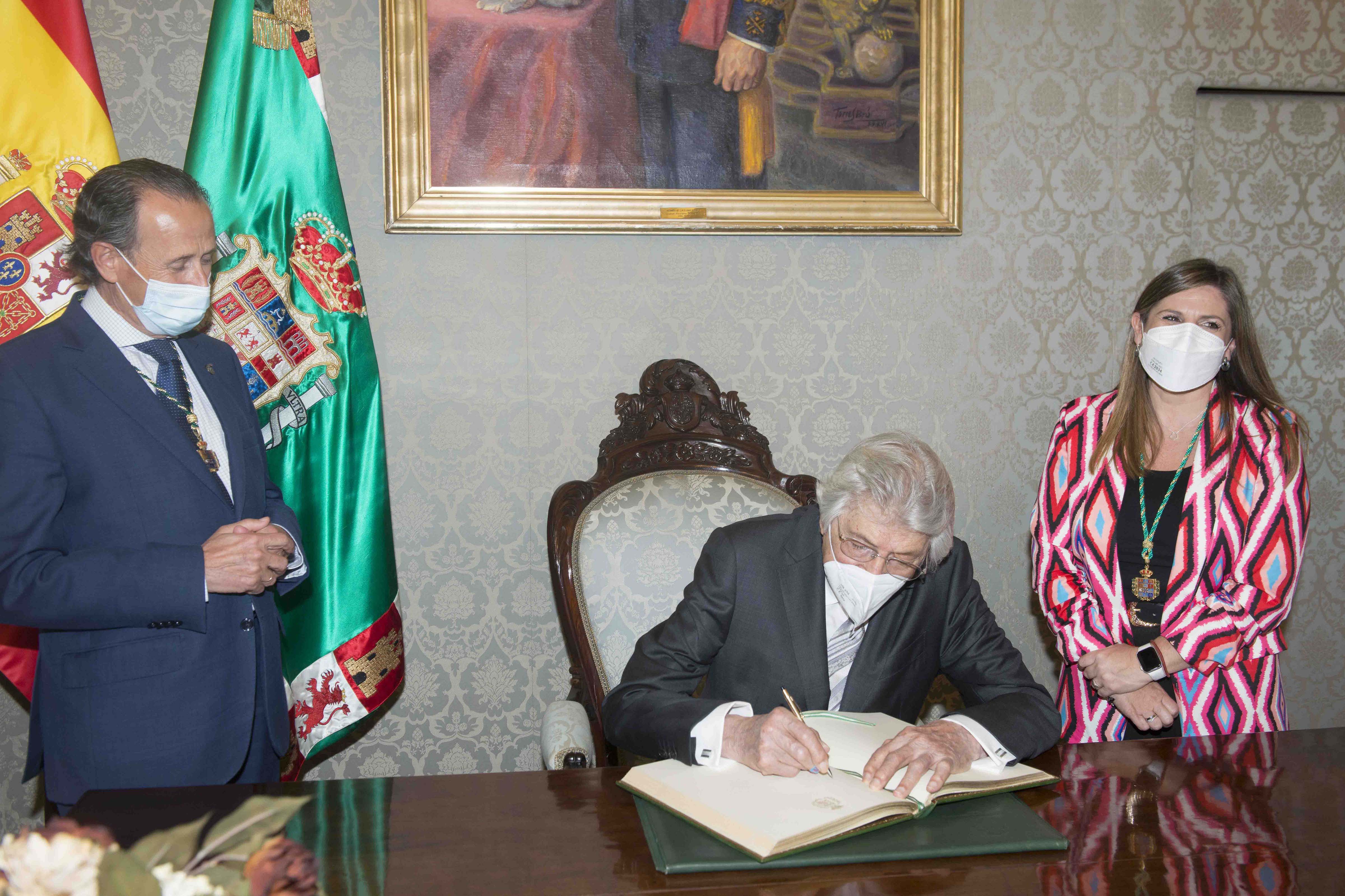 manuel alejandro firma